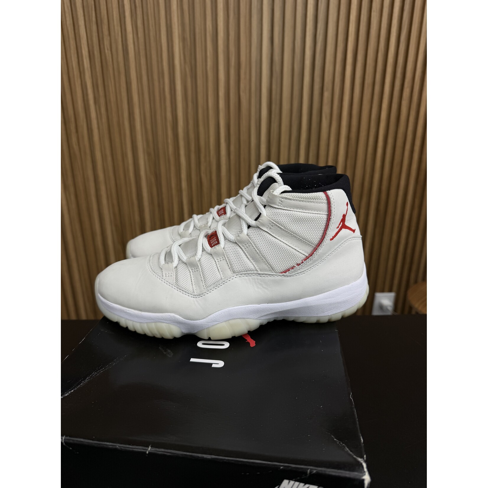 Jordan Jordan 11 Retro Platinum Tint Size 9, PREOWNED