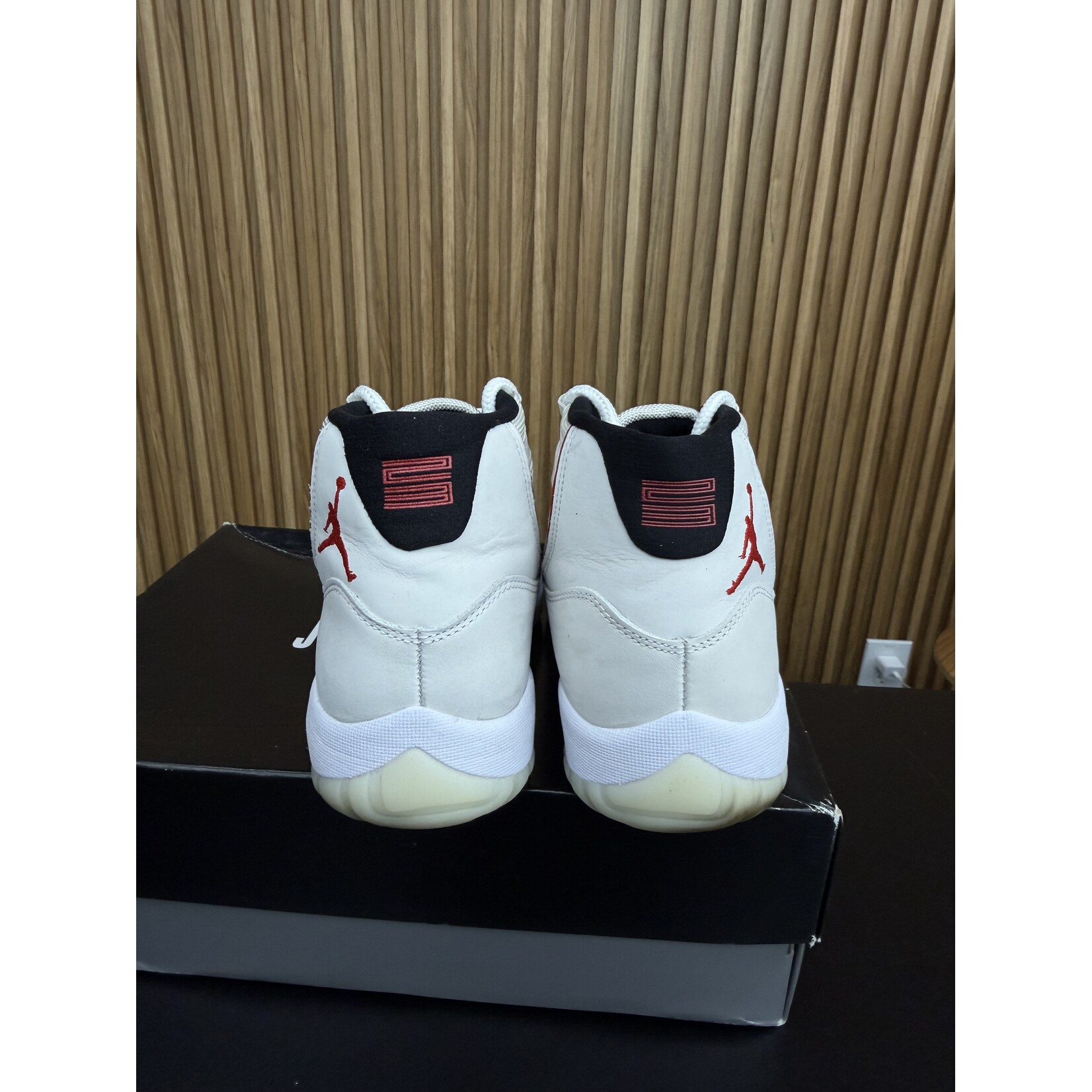 Jordan Jordan 11 Retro Platinum Tint Size 9, PREOWNED