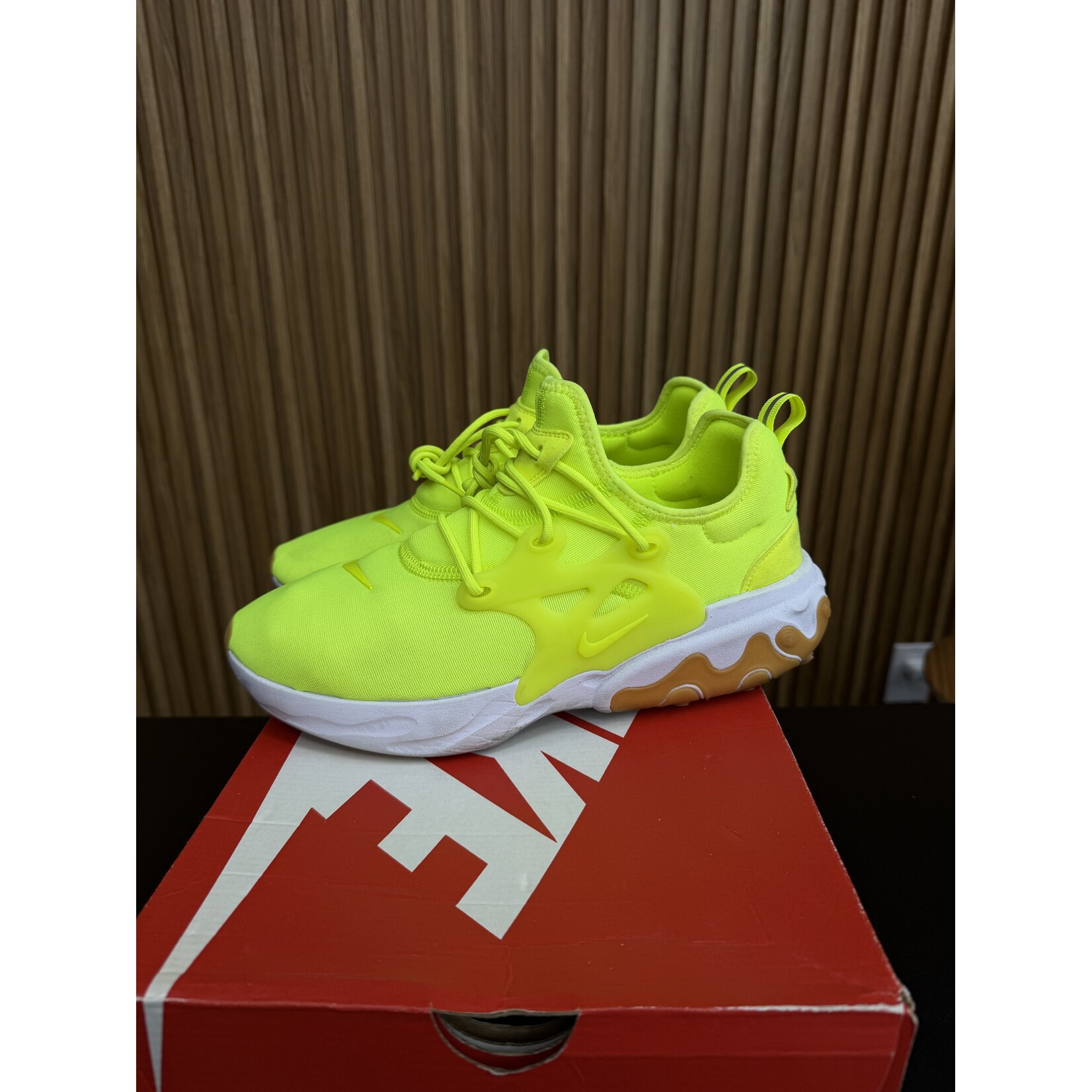 Nike Nike React Presto Volt Size 9, PREOWNED