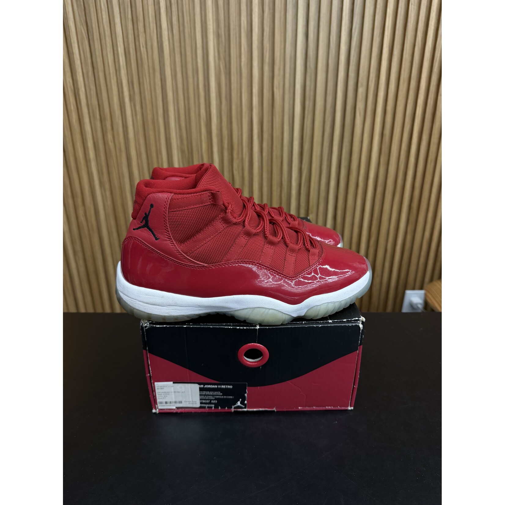 Jordan Jordan 11 Retro Win Like 96 Size 9.5, PREOWNED