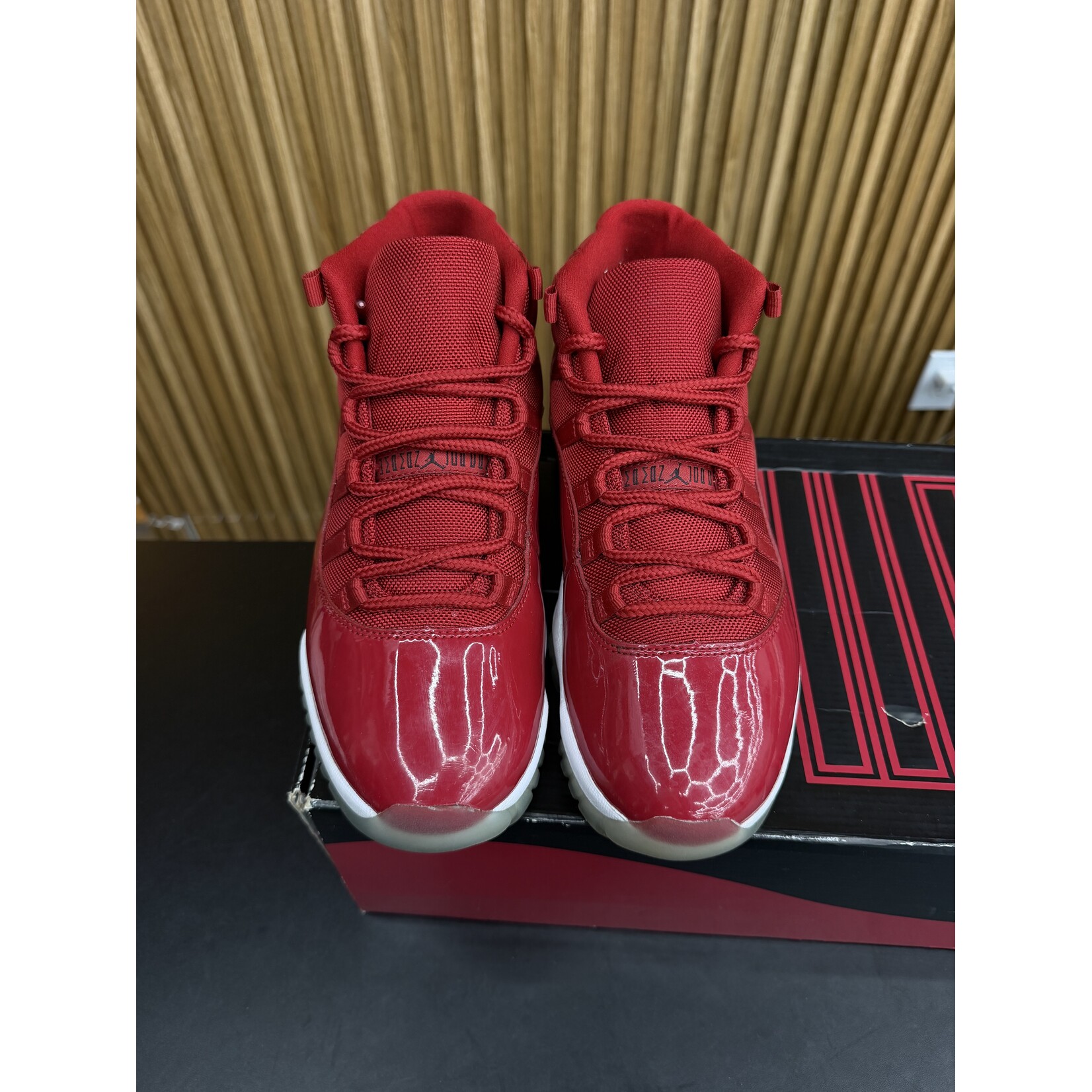 Jordan Jordan 11 Retro Win Like 96 Size 9.5, PREOWNED