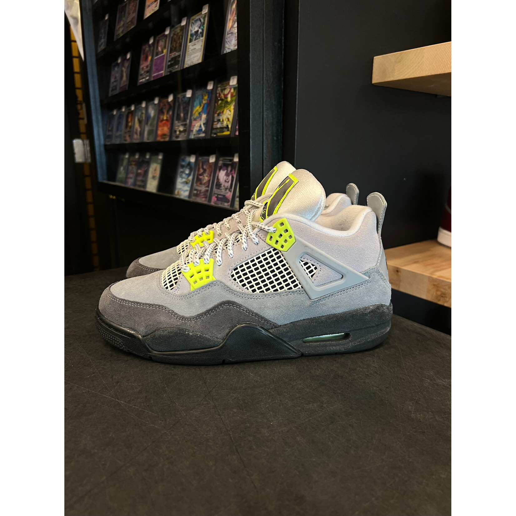 Jordan Jordan 4 Retro SE 95 Neon Size 7.5, PREOWNED*