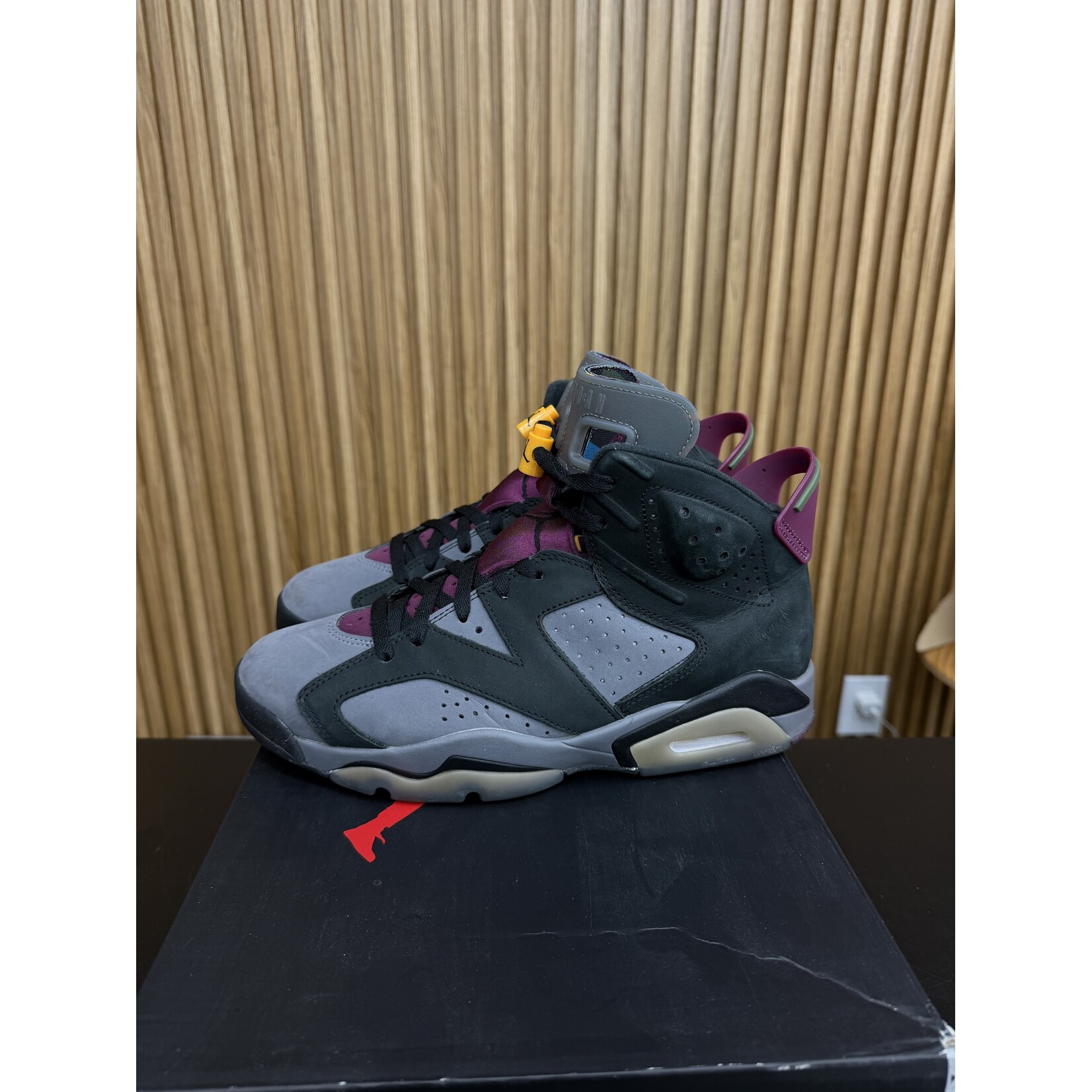 Nike Jordan 6 Retro Bordeaux Size 9, PREOWNED*