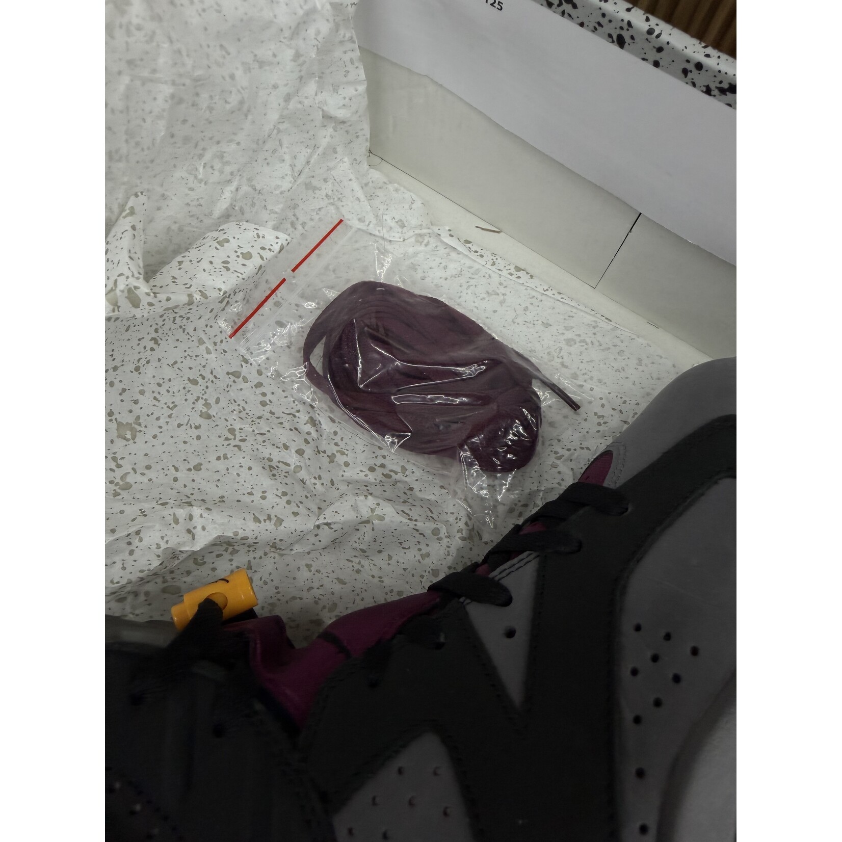 Nike Jordan 6 Retro Bordeaux Size 9, PREOWNED*