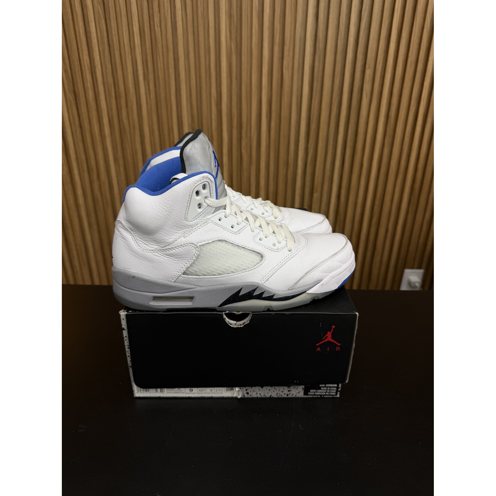 Nike Jordan 5 Retro White Stealth (2021) Size 9, PREOWNED