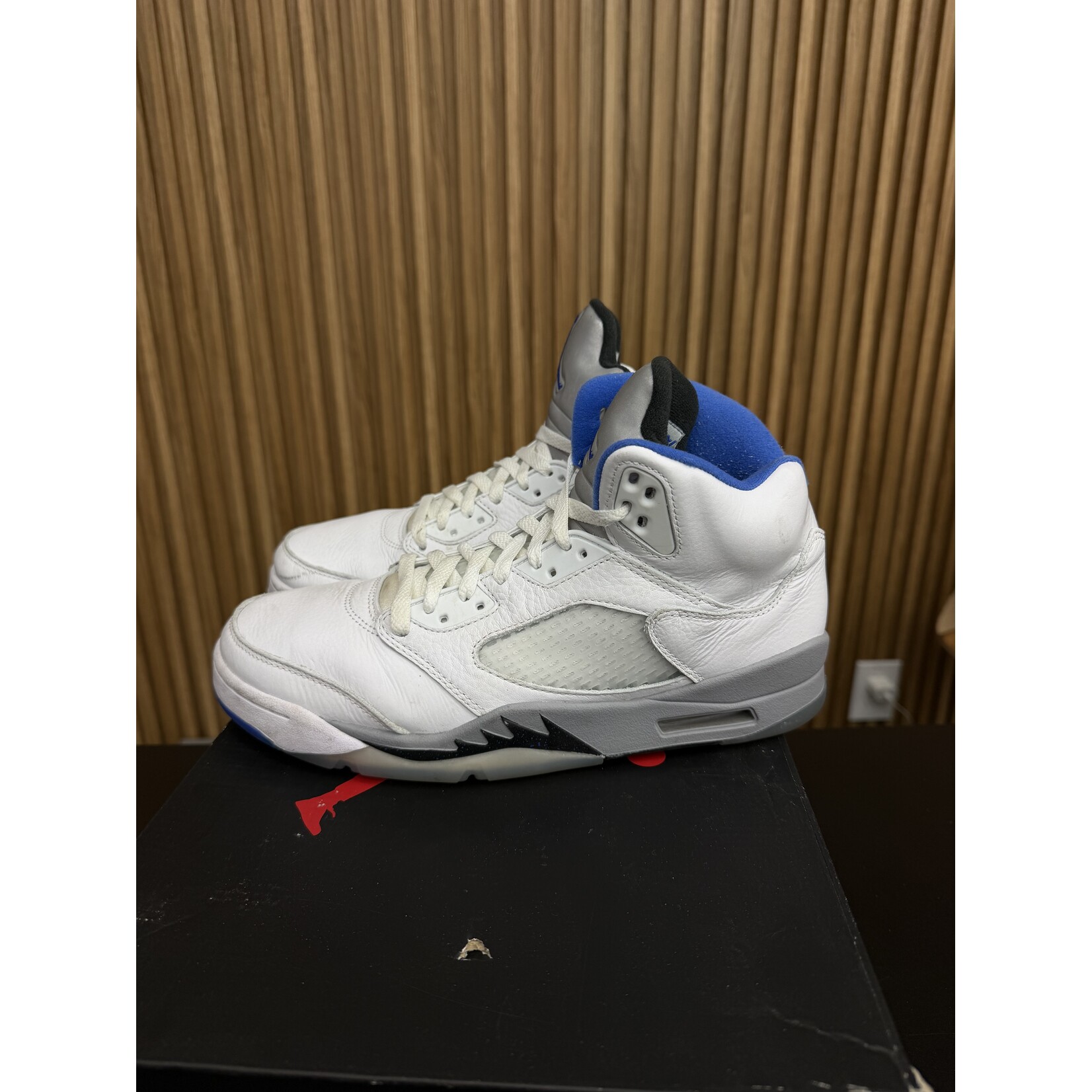 Nike Jordan 5 Retro White Stealth (2021) Size 9, PREOWNED