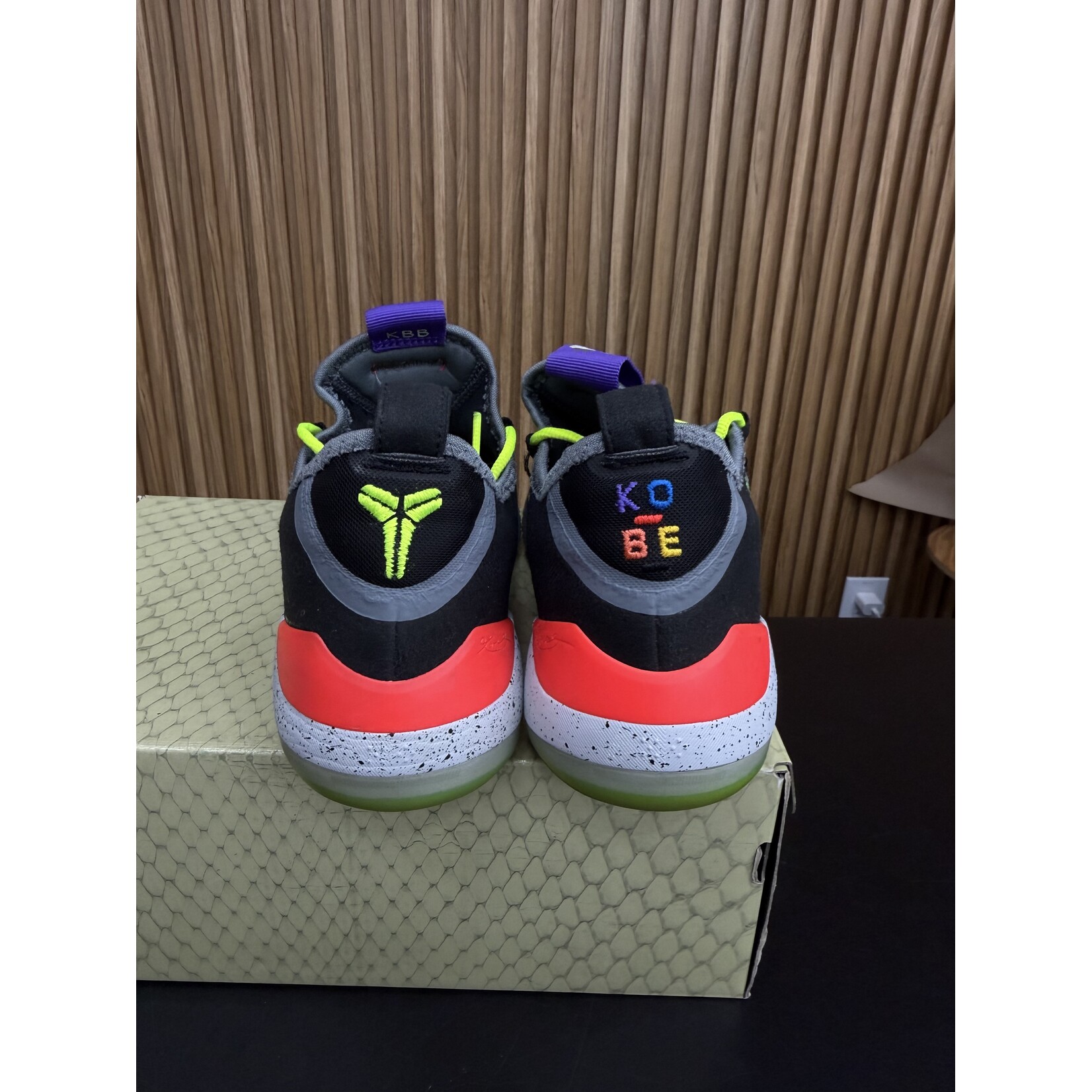 Nike Nike Kobe AD Chaos Size 9, PREOWNED