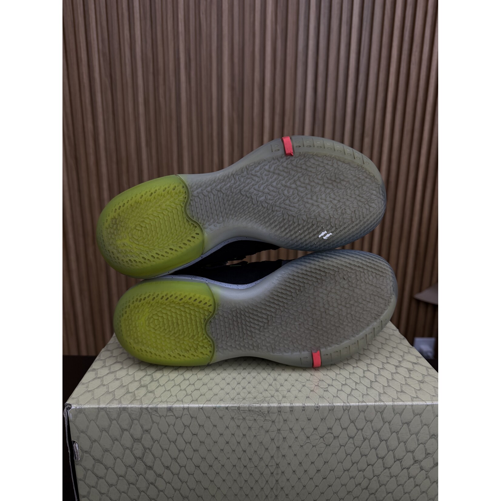 Nike Nike Kobe AD Chaos Size 9, PREOWNED