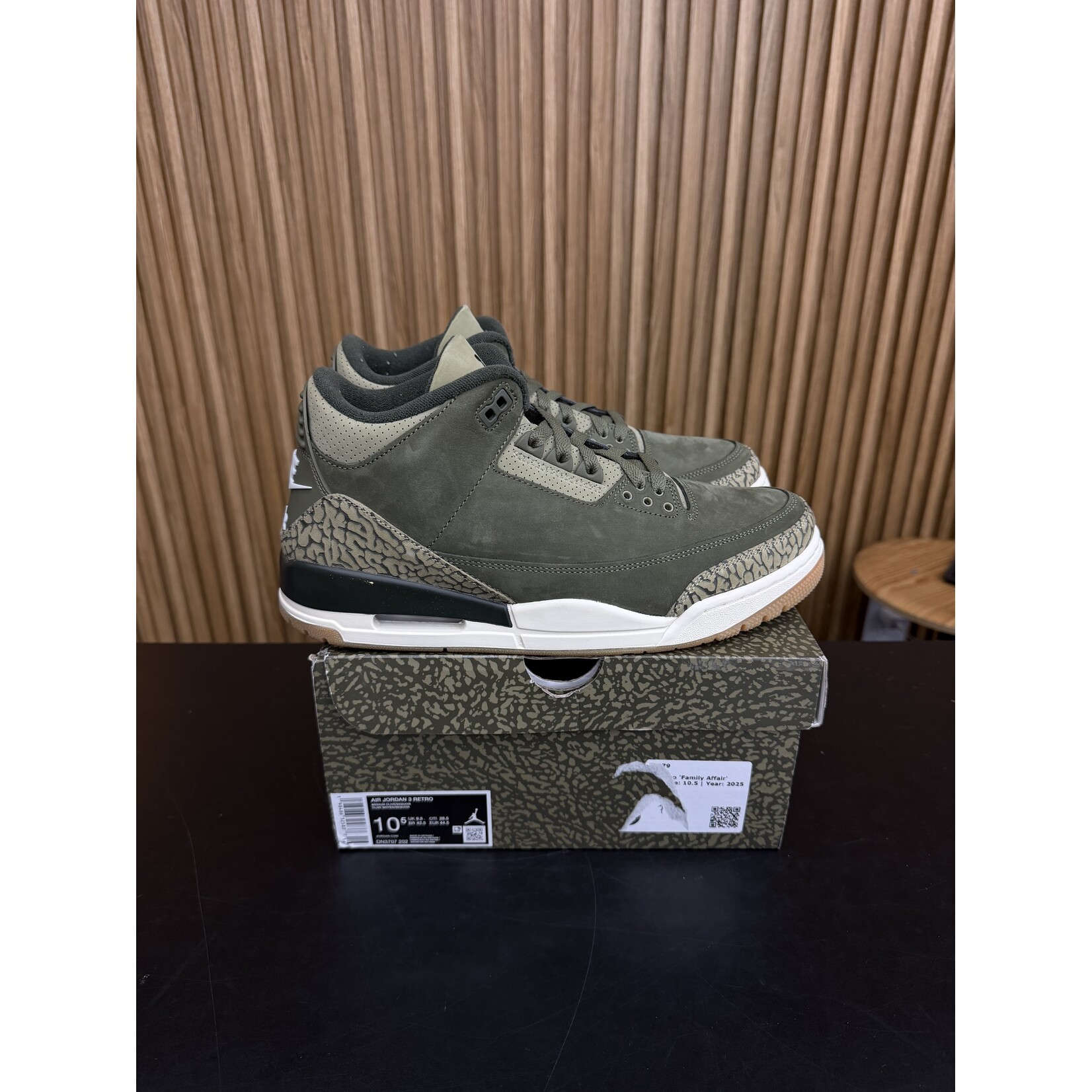 Jordan Jordan 3 Retro Family Affair Size 10.5, PREOWNED