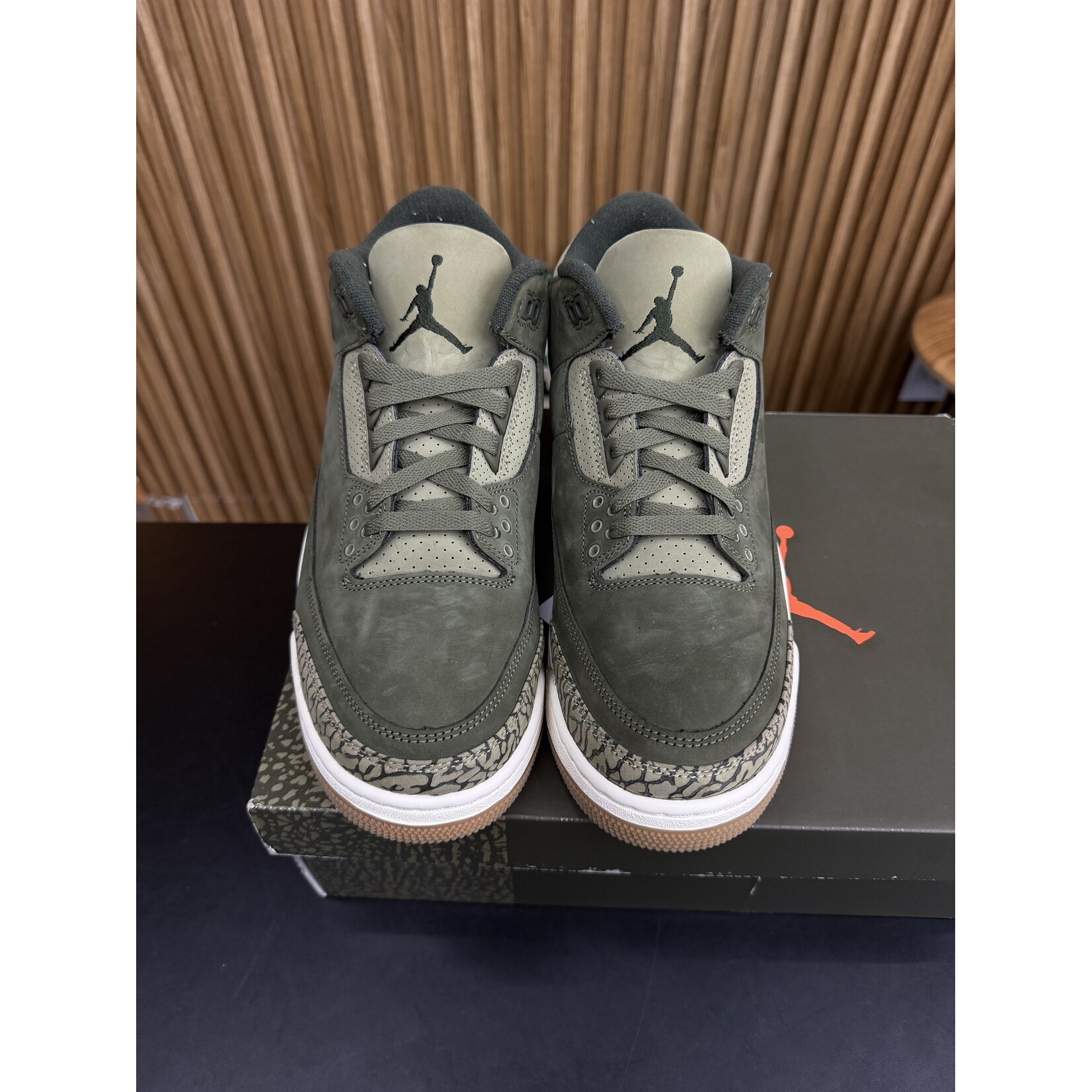 Jordan Jordan 3 Retro Family Affair Size 10.5, PREOWNED