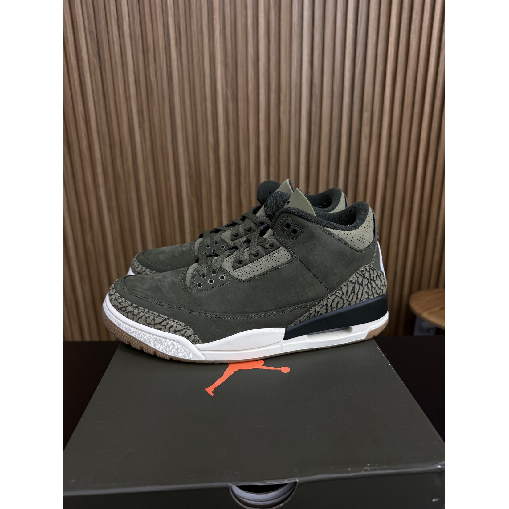 Jordan Jordan 3 Retro Family Affair Size 10.5, PREOWNED