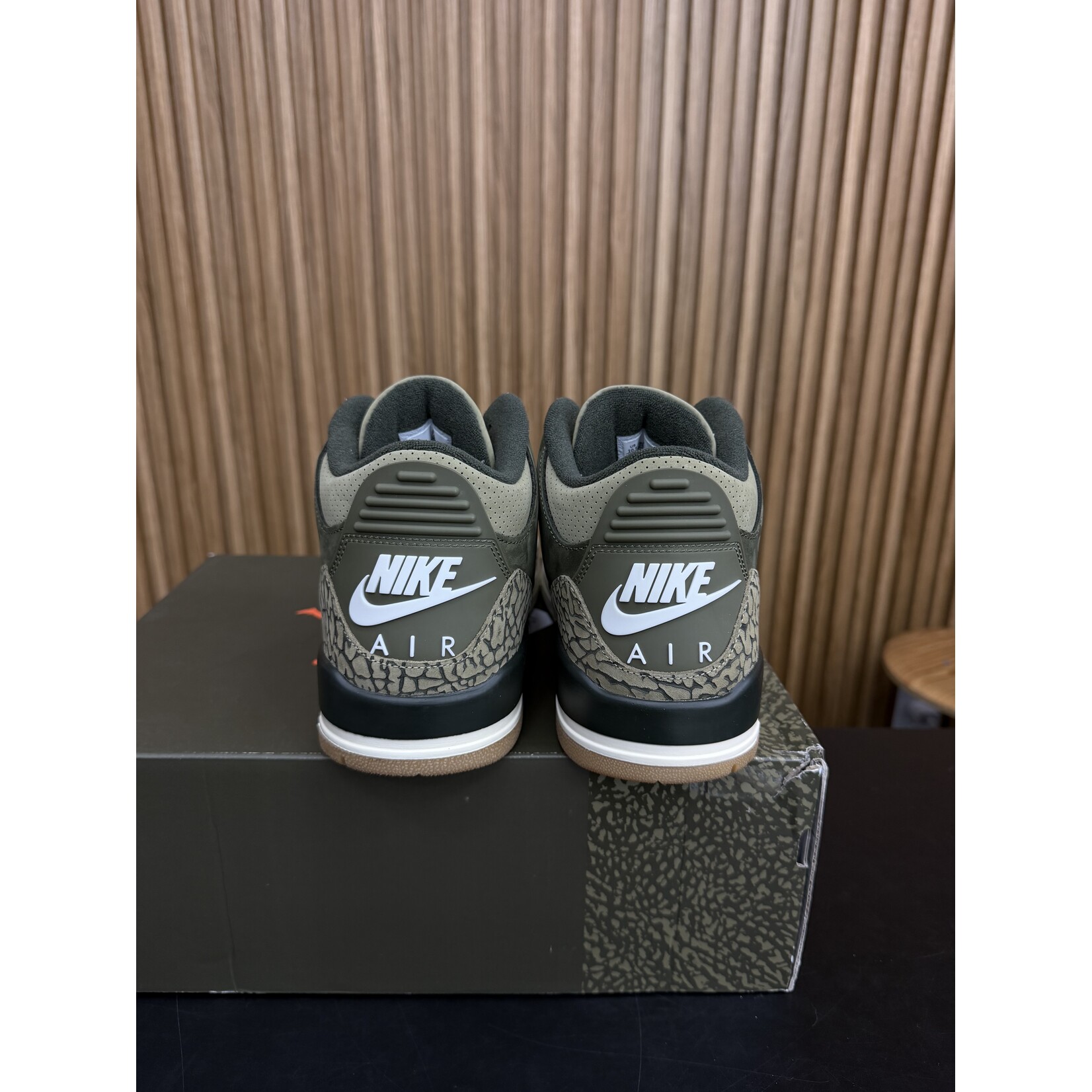Jordan Jordan 3 Retro Family Affair Size 10.5, PREOWNED