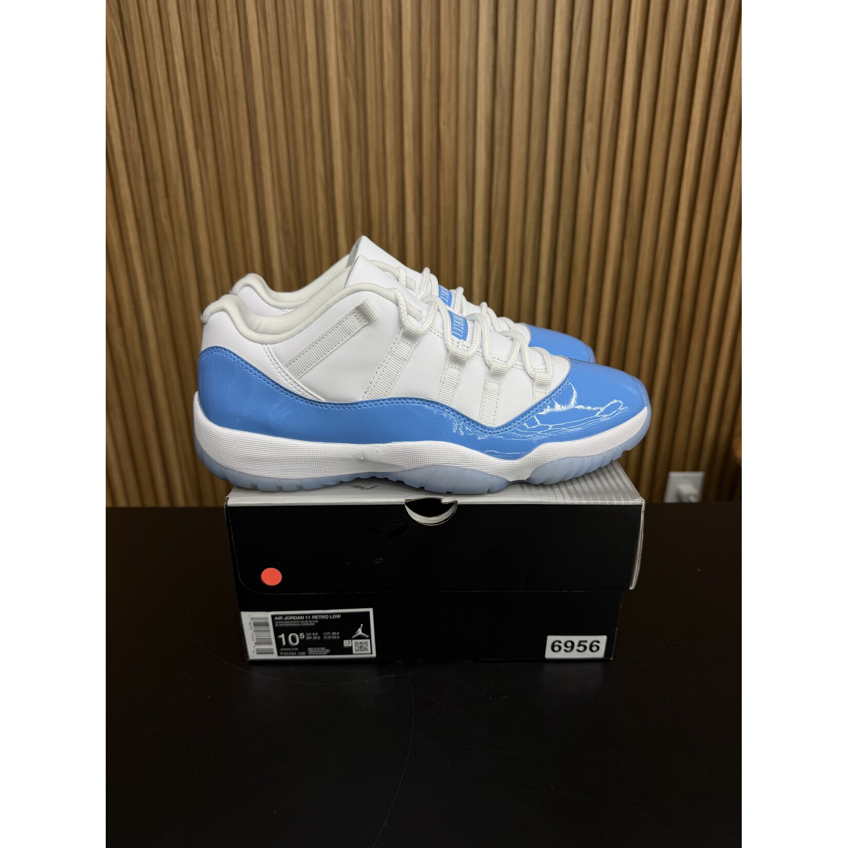Jordan Jordan 11 Retro Low University Blue (2026) Size 10.5, PREOWNED
