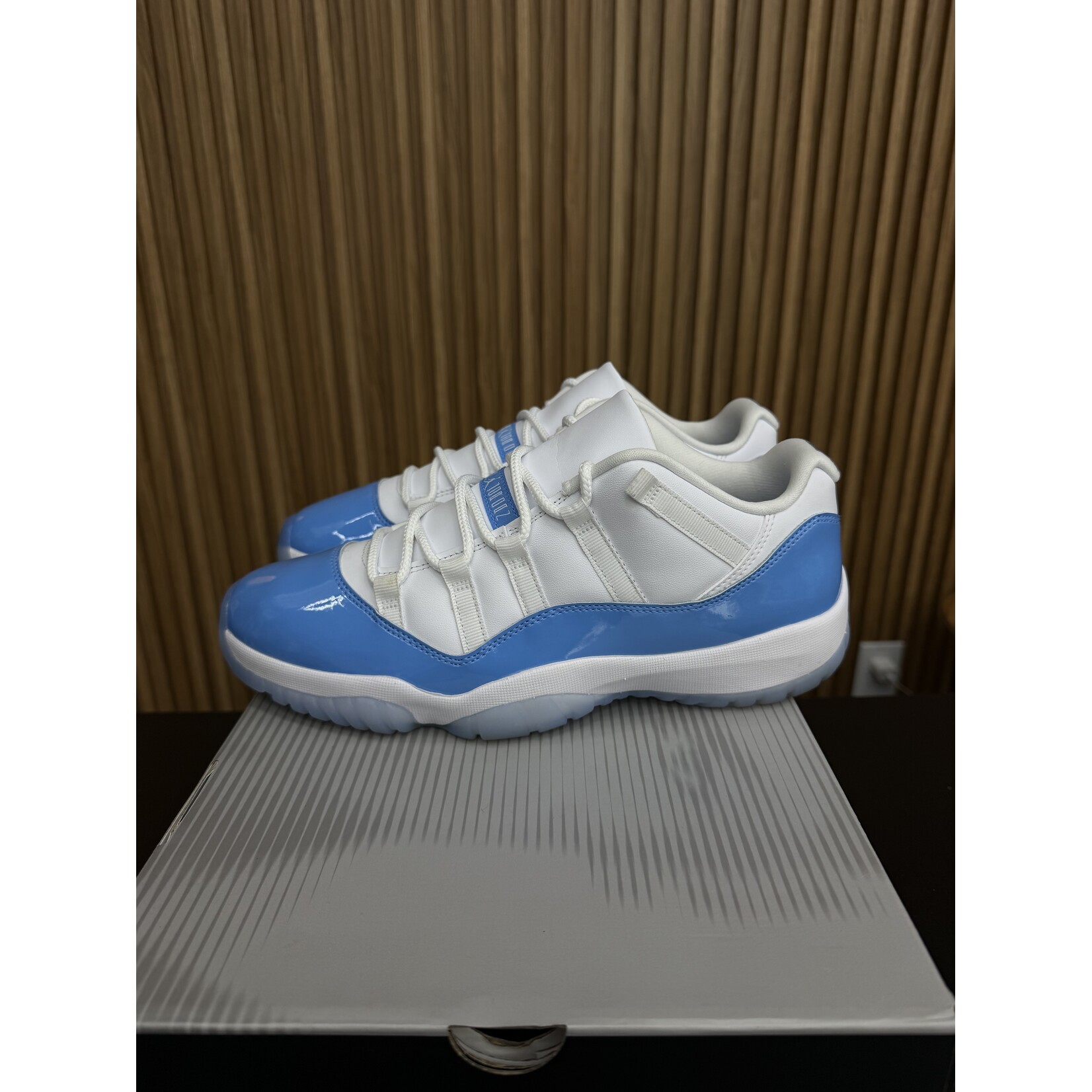 Jordan Jordan 11 Retro Low University Blue (2026) Size 10.5, PREOWNED