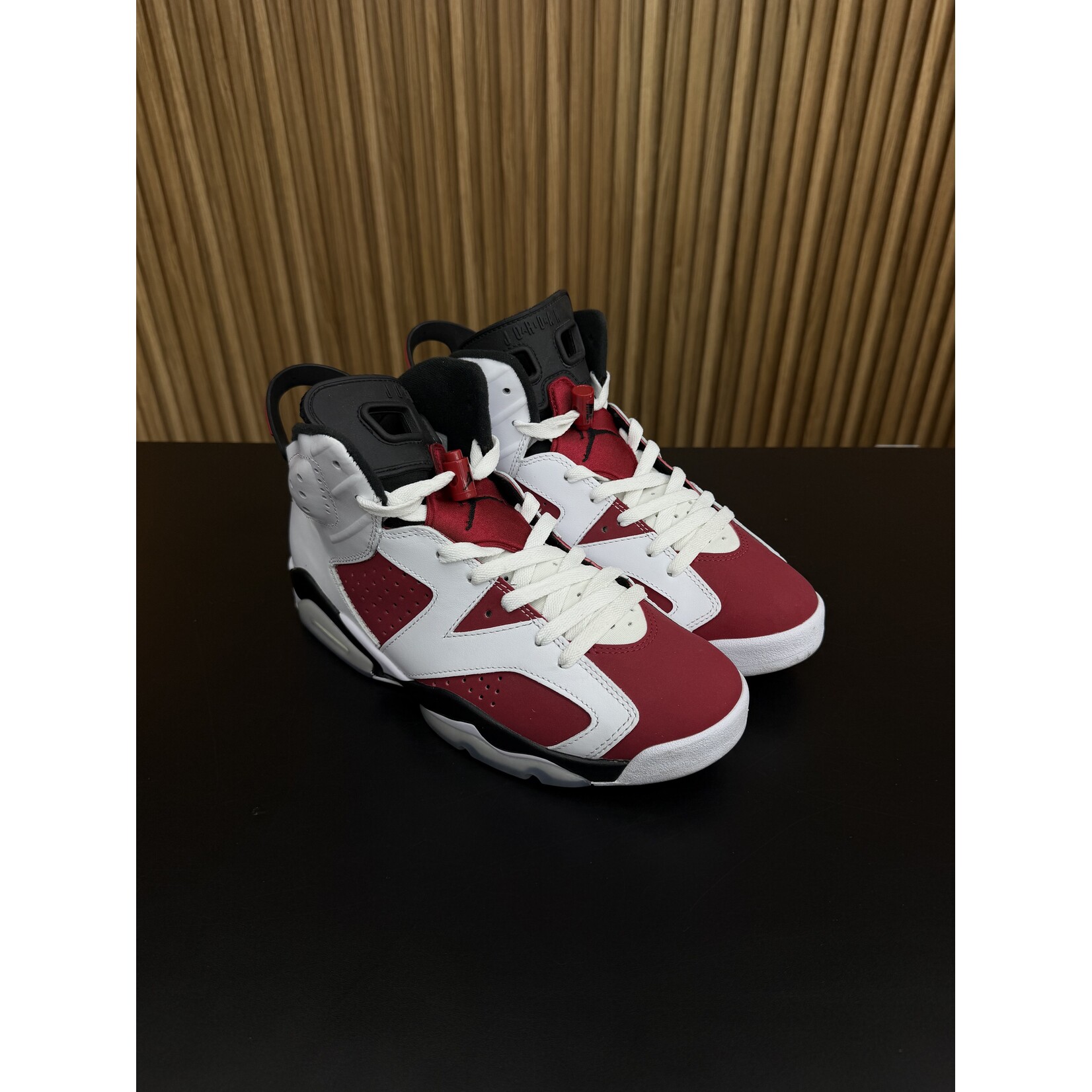 Jordan Jordan 6 Retro Carmine (2021) Size 8, PREOWNED NO BOX*