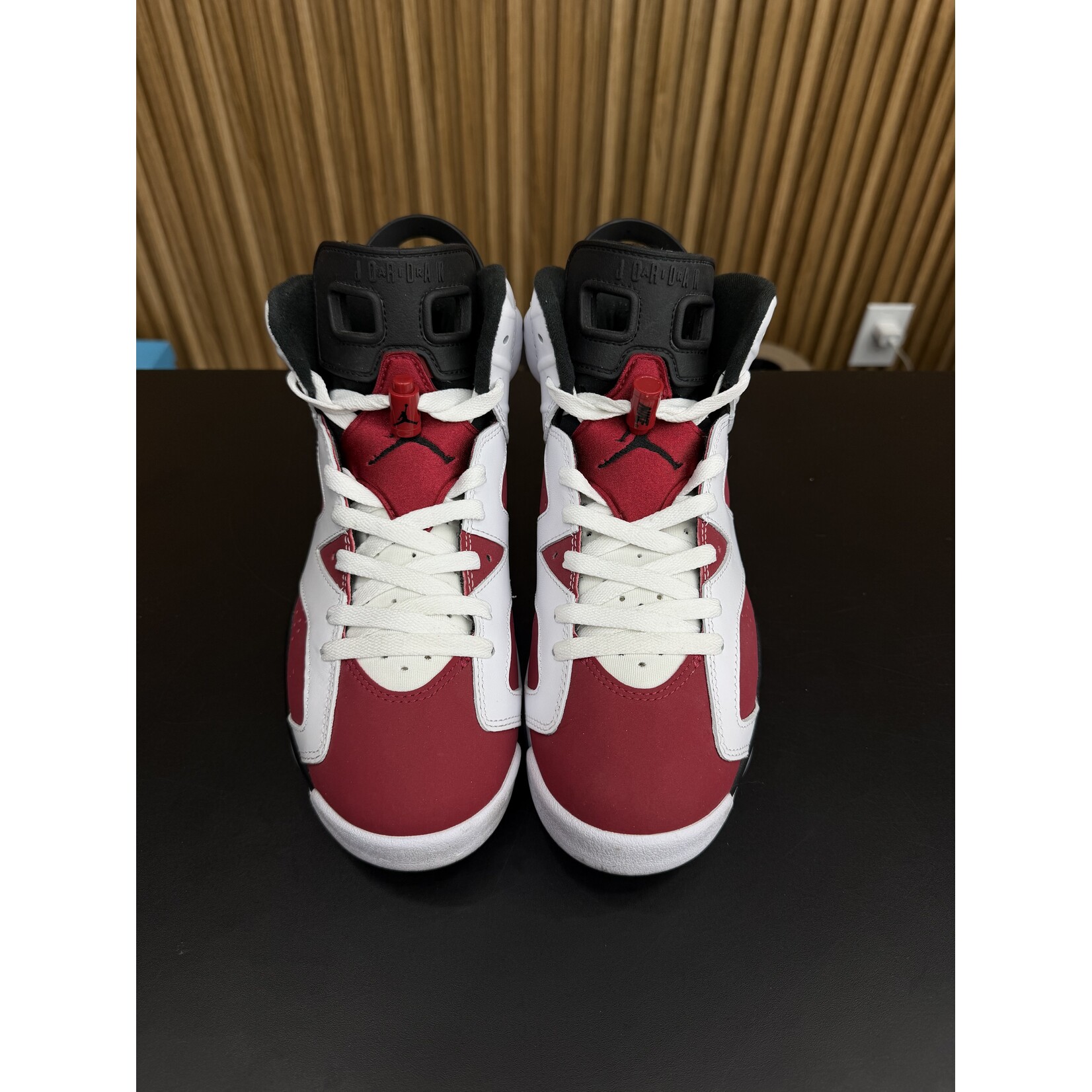 Jordan Jordan 6 Retro Carmine (2021) Size 8, PREOWNED NO BOX*