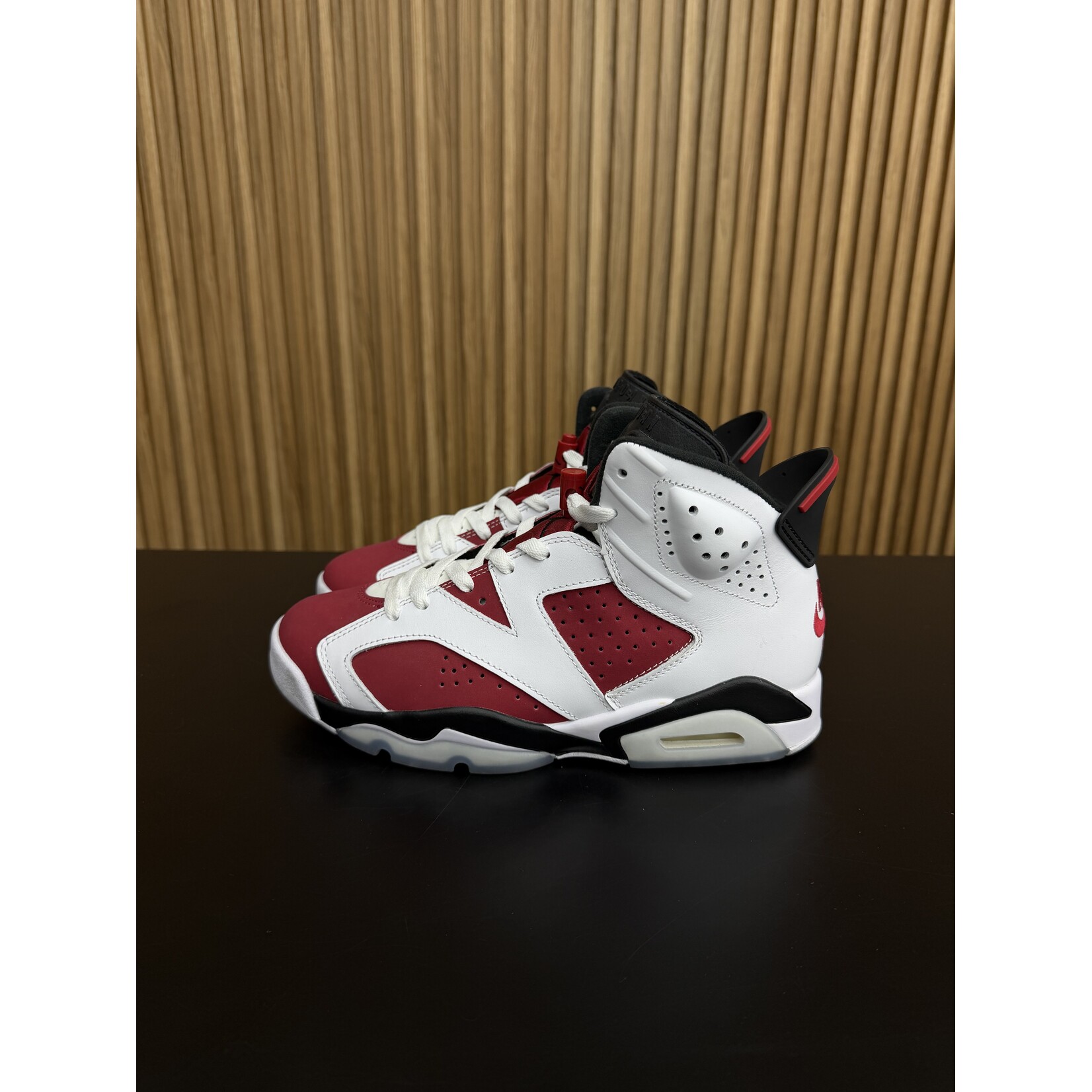 Jordan Jordan 6 Retro Carmine (2021) Size 8, PREOWNED NO BOX*