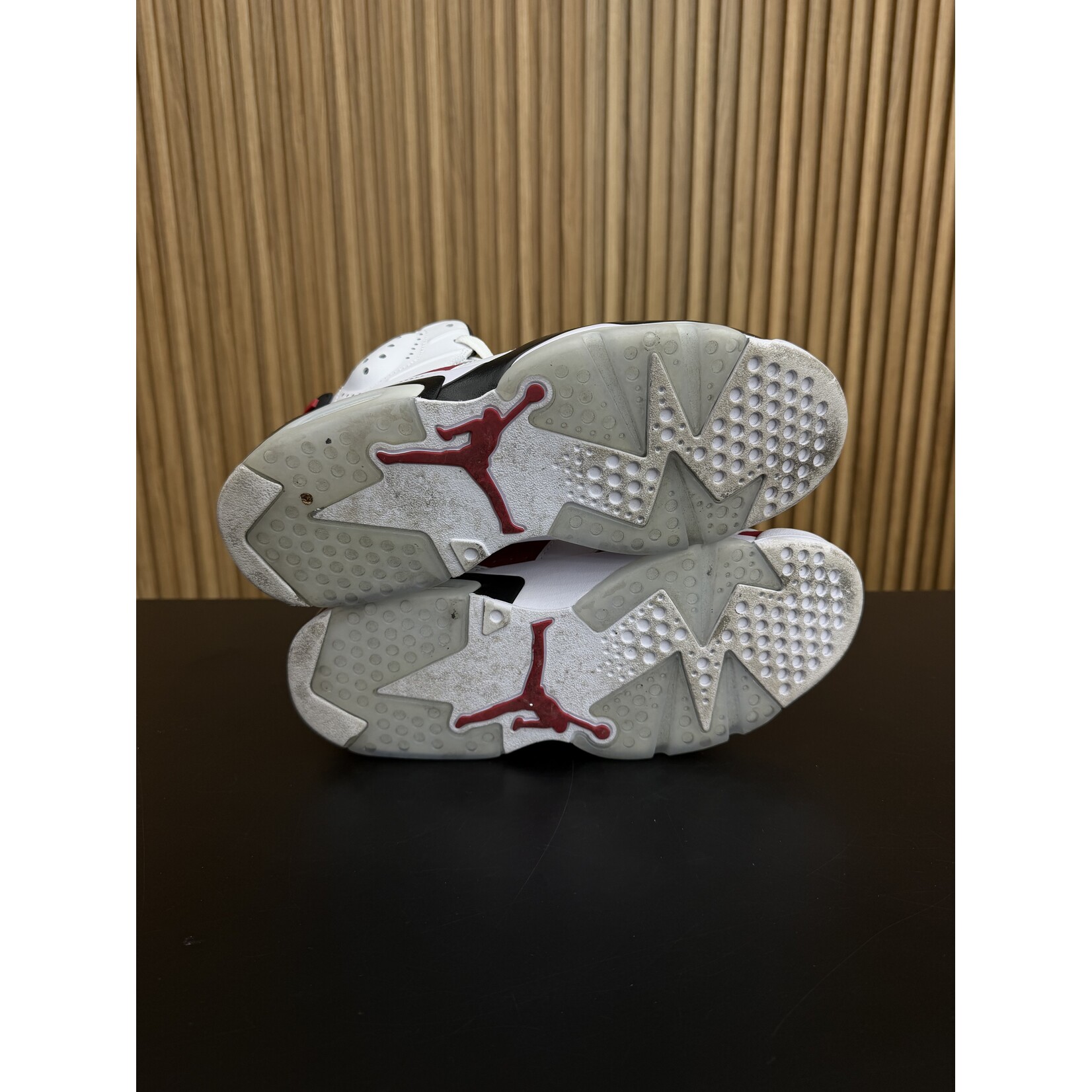 Jordan Jordan 6 Retro Carmine (2021) Size 8, PREOWNED NO BOX*