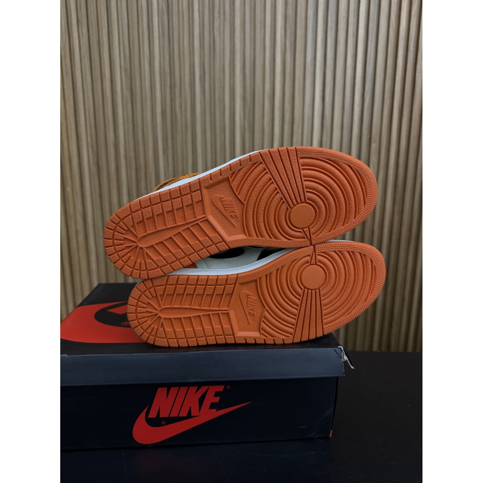 Jordan Jordan 1 Retro Shattered Backboard (2015) Size 9, PREOWNED NO BOX*