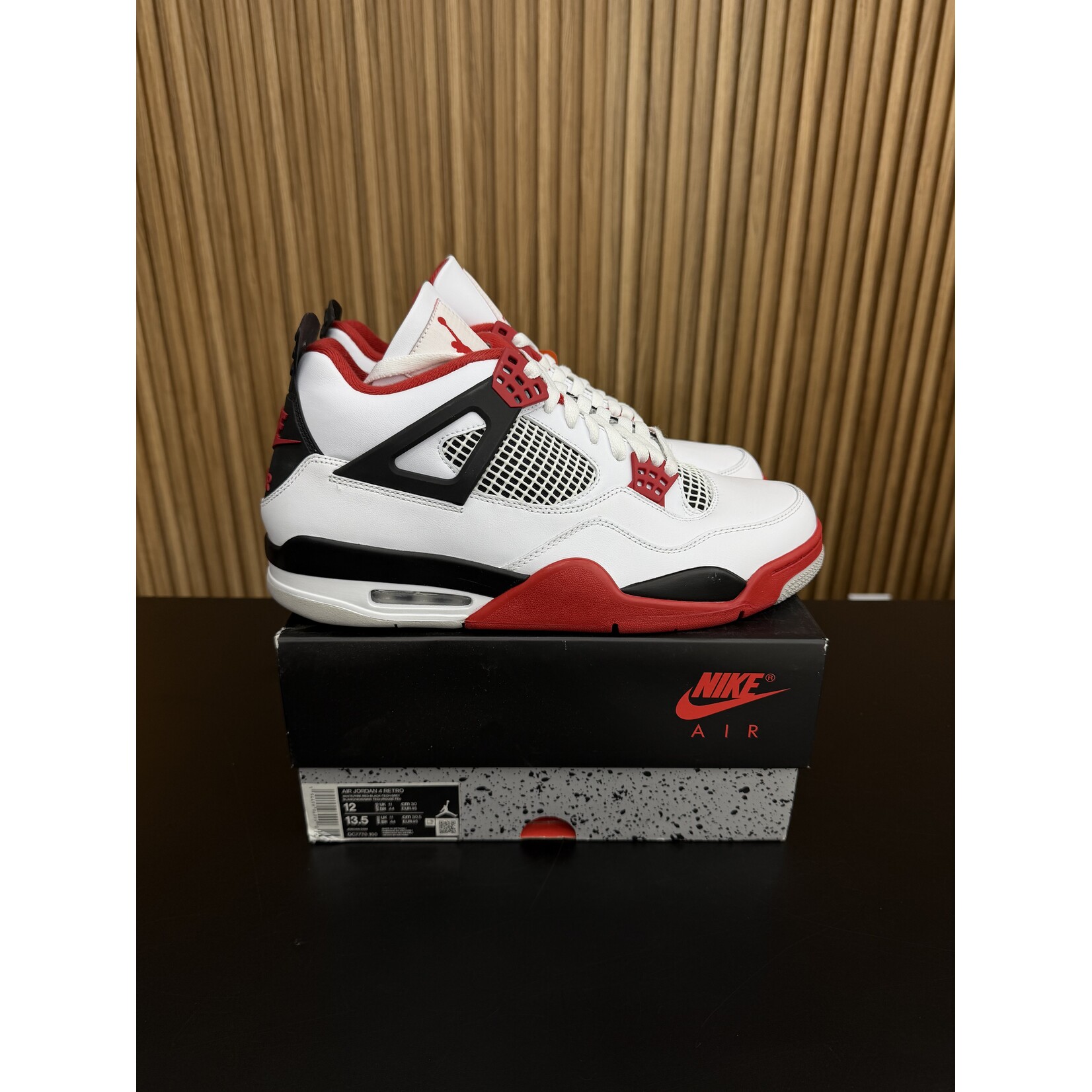 Jordan Jordan 4 Retro Fire Red (2020) Size 12, PREOWNED TRIED ON*
