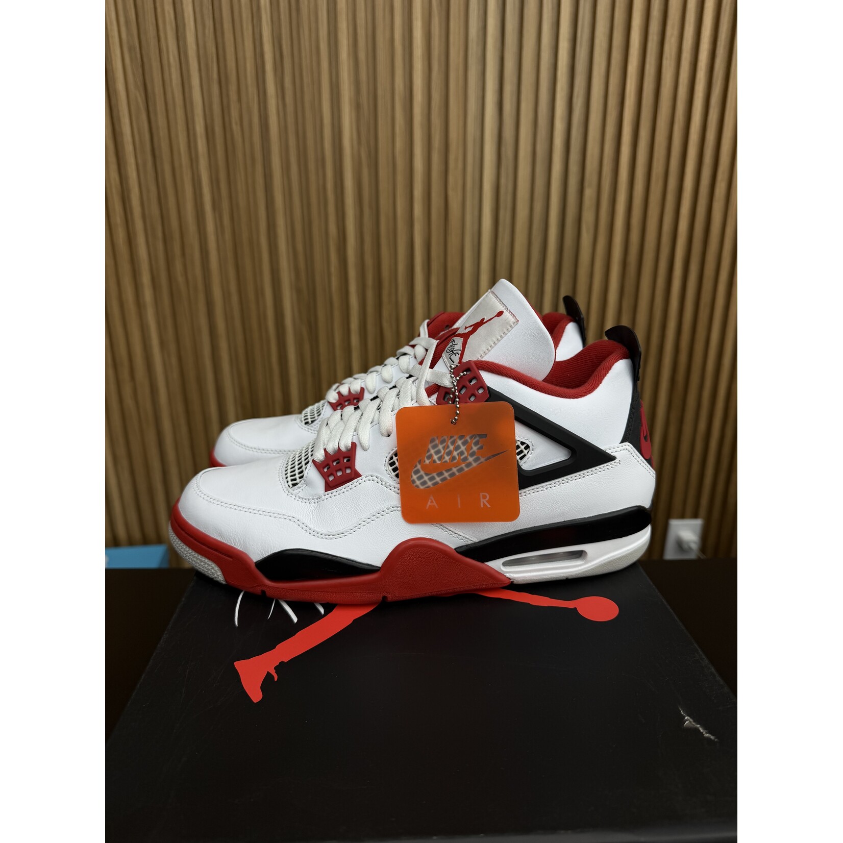 Jordan Jordan 4 Retro Fire Red (2020) Size 12, PREOWNED TRIED ON*