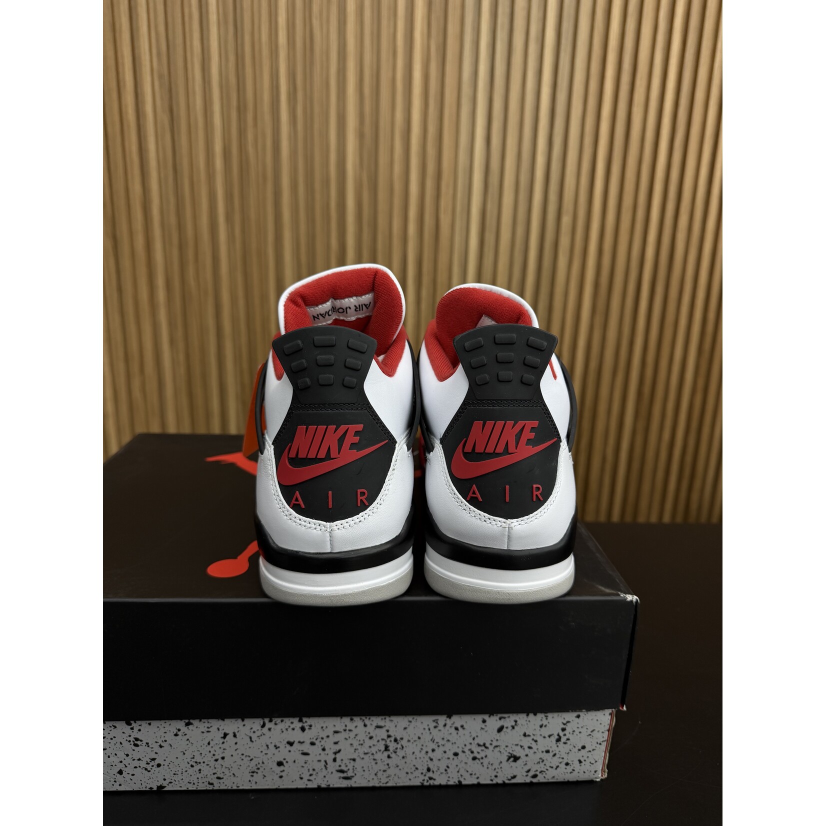 Jordan Jordan 4 Retro Fire Red (2020) Size 12, PREOWNED TRIED ON*