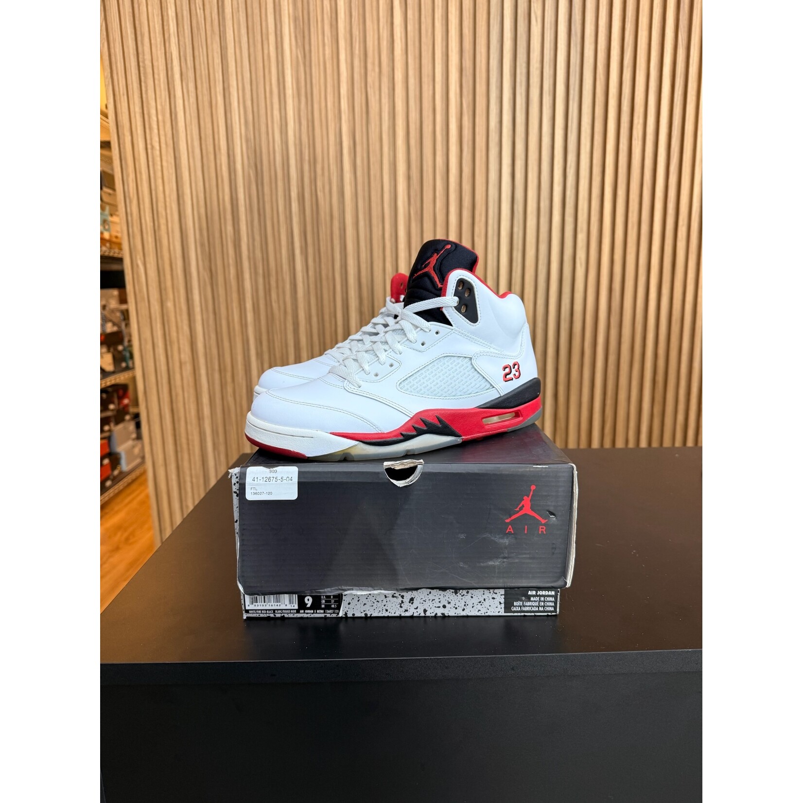 Jordan Jordan 5 Retro Fire Red Black Tongue (2013) Size 9, PREOWNED*