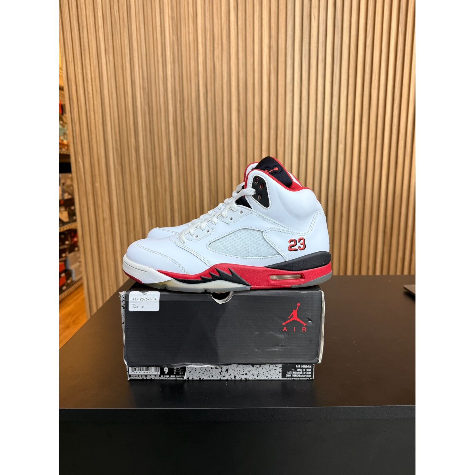 Jordan Jordan 5 Retro Fire Red Black Tongue (2013) Size 9, PREOWNED*