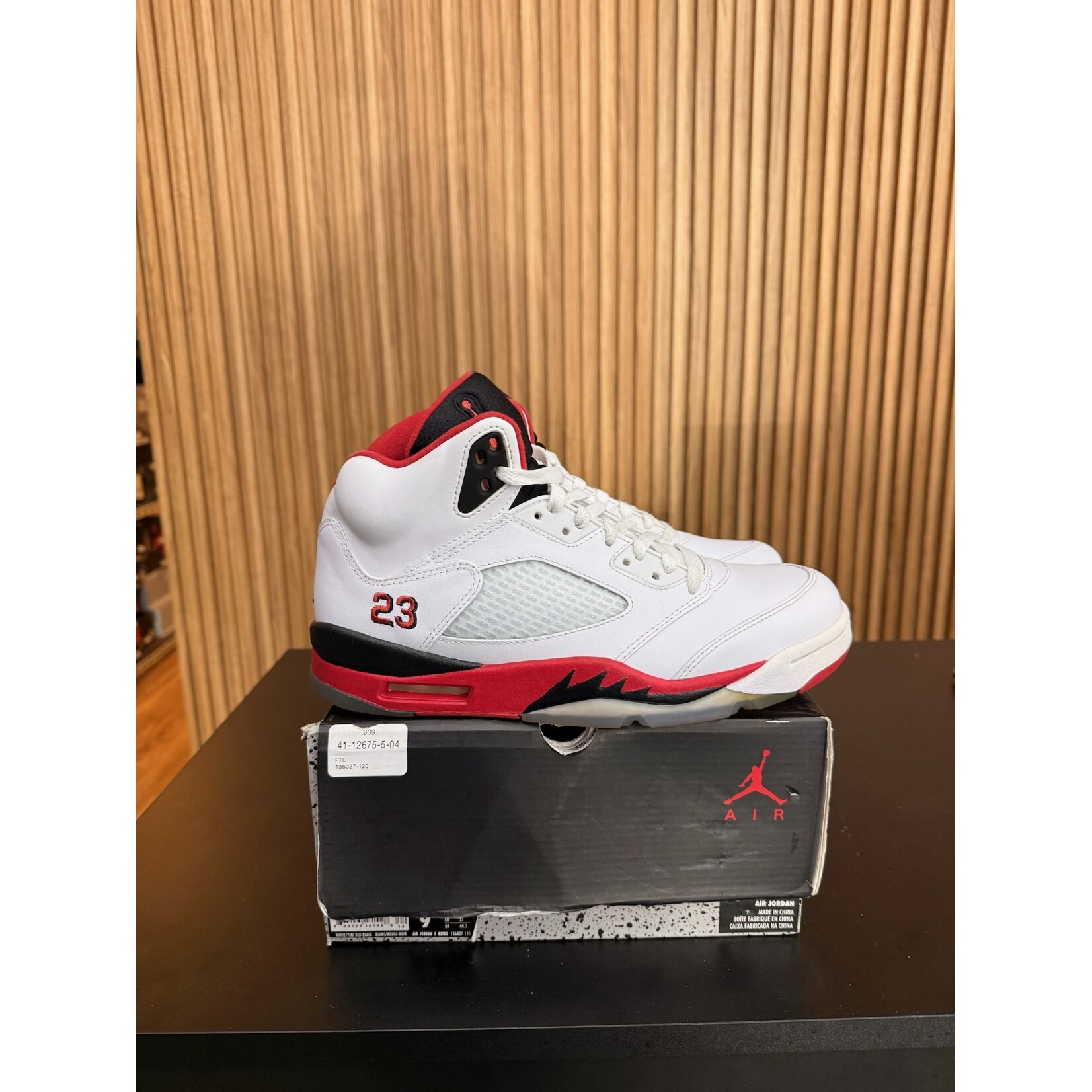 Jordan Jordan 5 Retro Fire Red Black Tongue (2013) Size 9, PREOWNED*