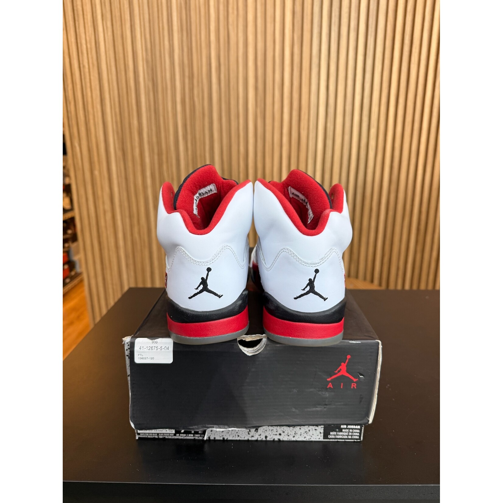 Jordan Jordan 5 Retro Fire Red Black Tongue (2013) Size 9, PREOWNED*