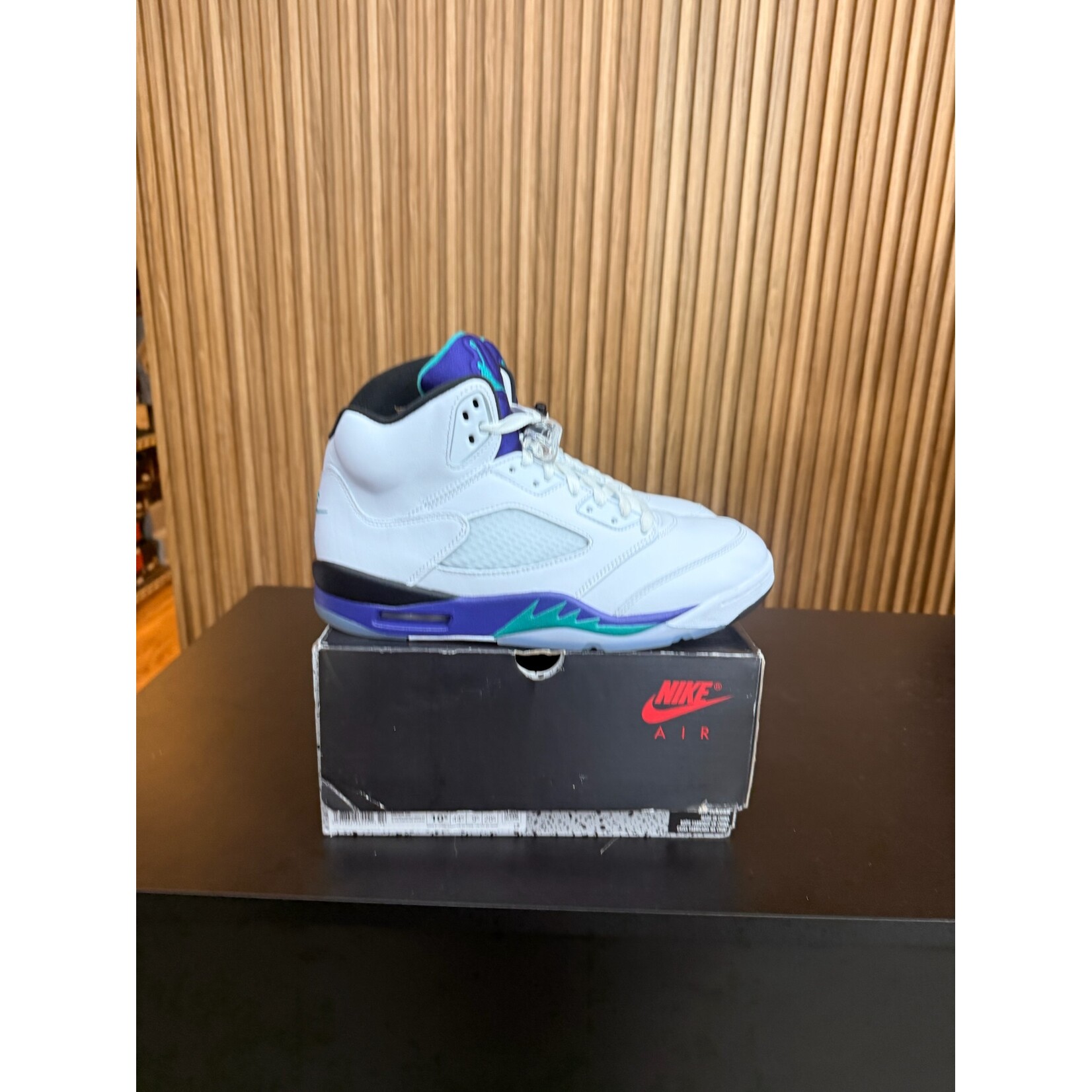 Jordan Jordan 5 Retro Grape (2025) Size 10.5, PREOWNED*