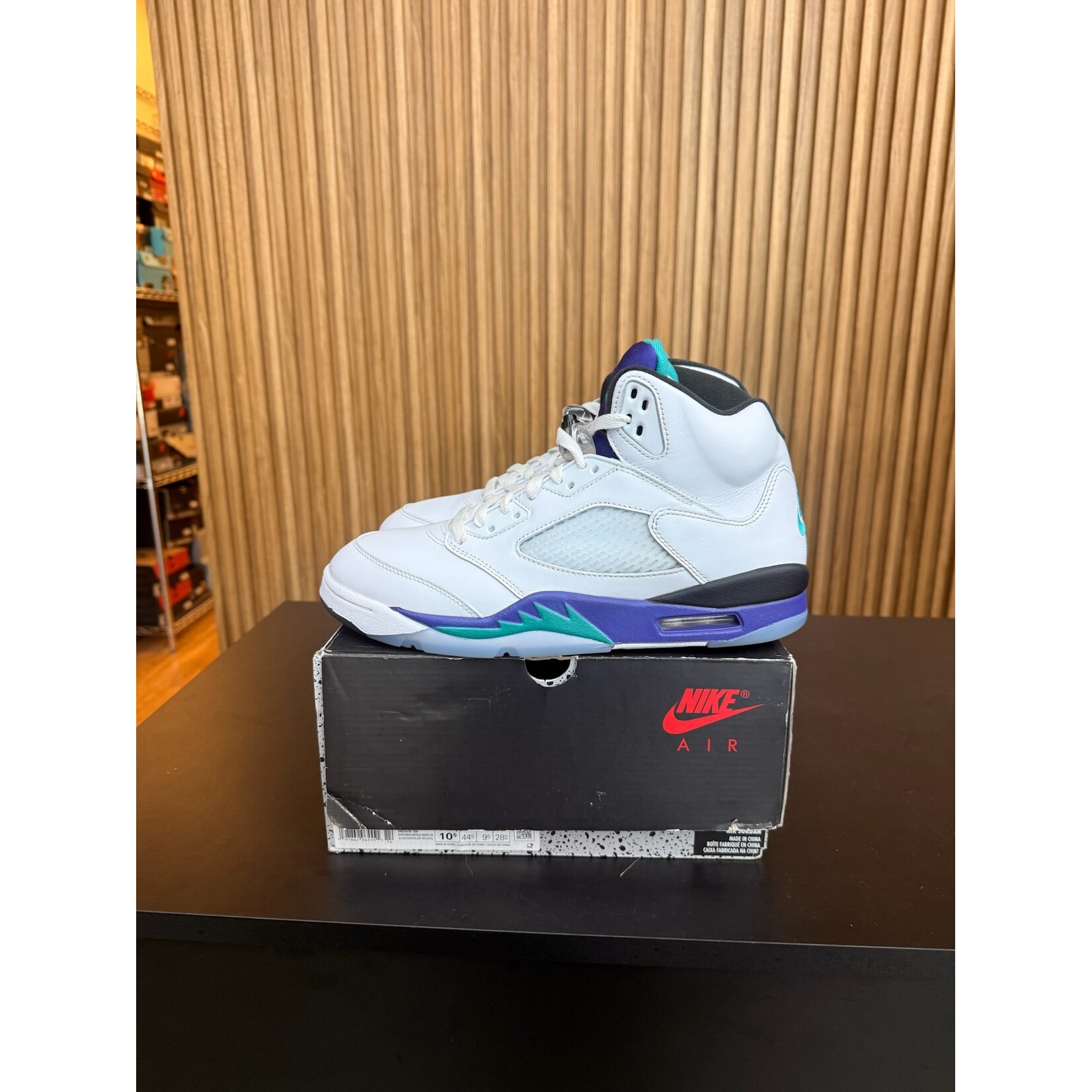 Jordan Jordan 5 Retro Grape (2025) Size 10.5, PREOWNED*