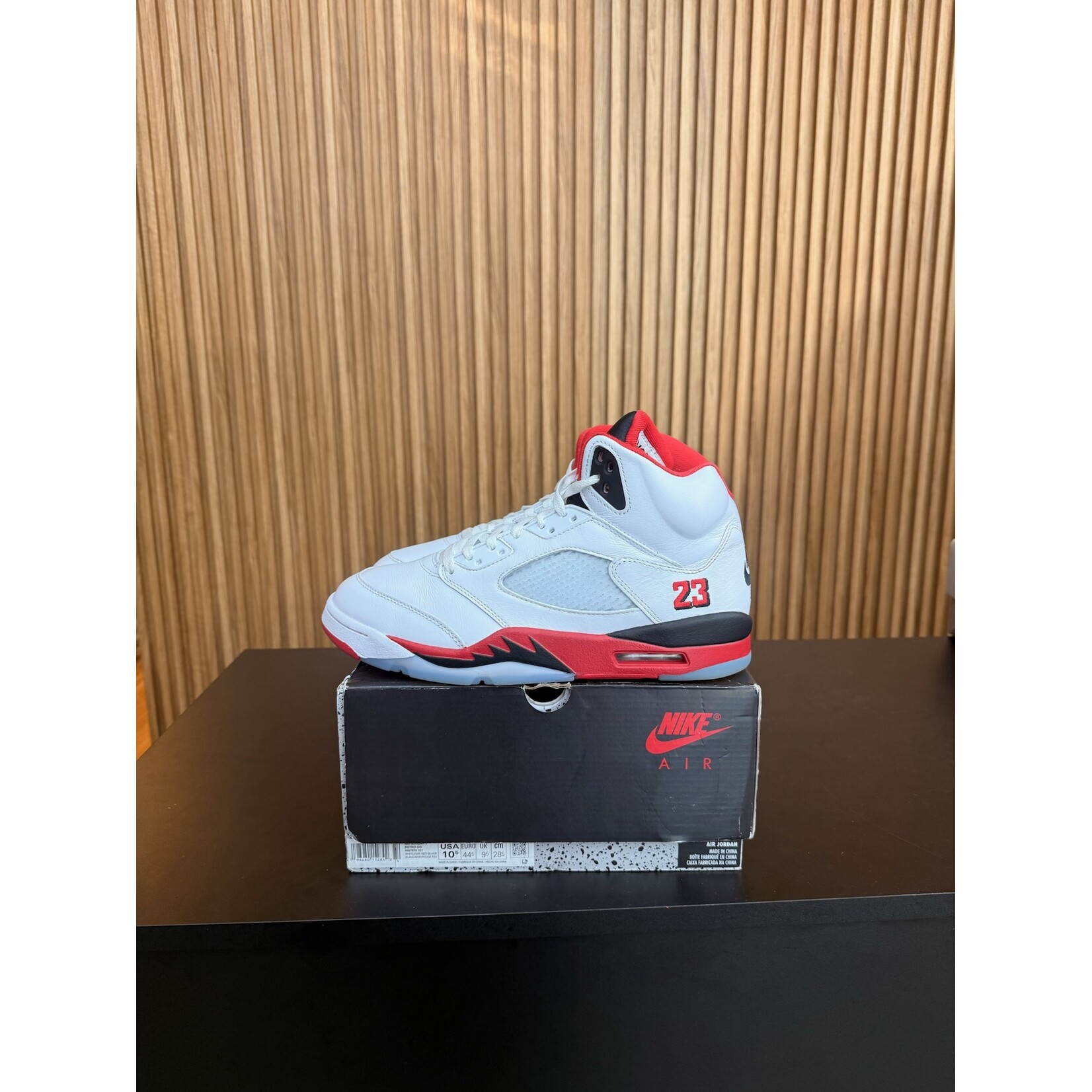 Jordan Jordan 5 Fire Red Black Tounge Size 10.5, PREOWNED*