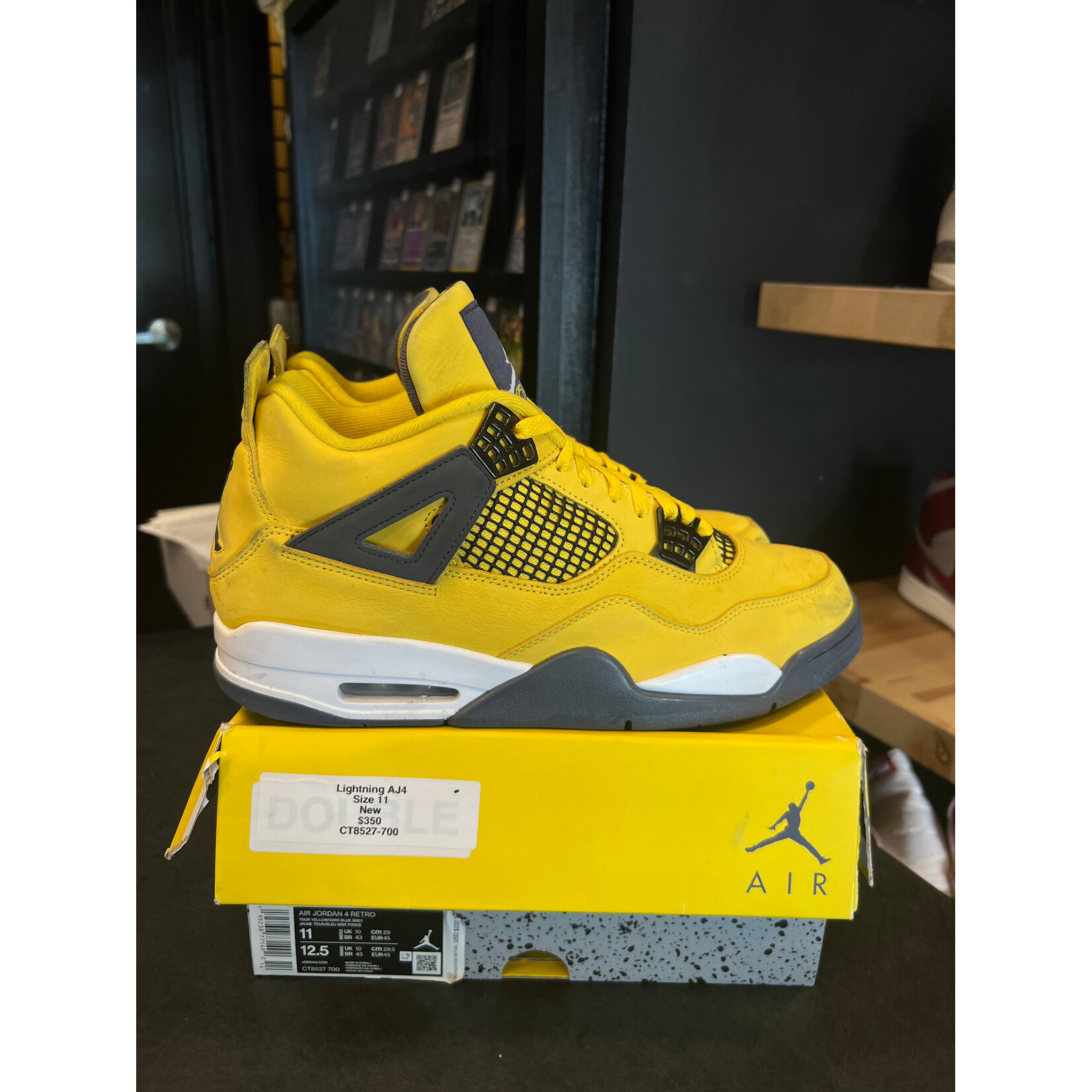 Jordan Jordan 4 Retro Lightning (2021) Size 11, PREOWNED