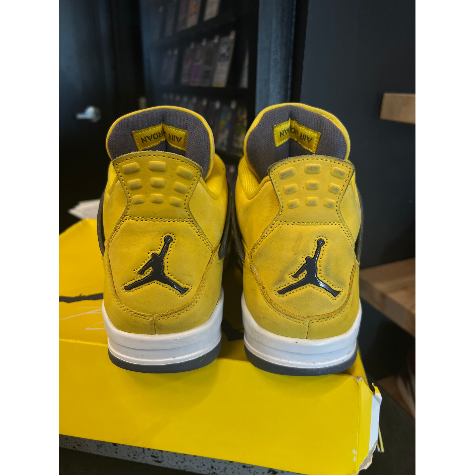 Jordan Jordan 4 Retro Lightning (2021) Size 11, PREOWNED