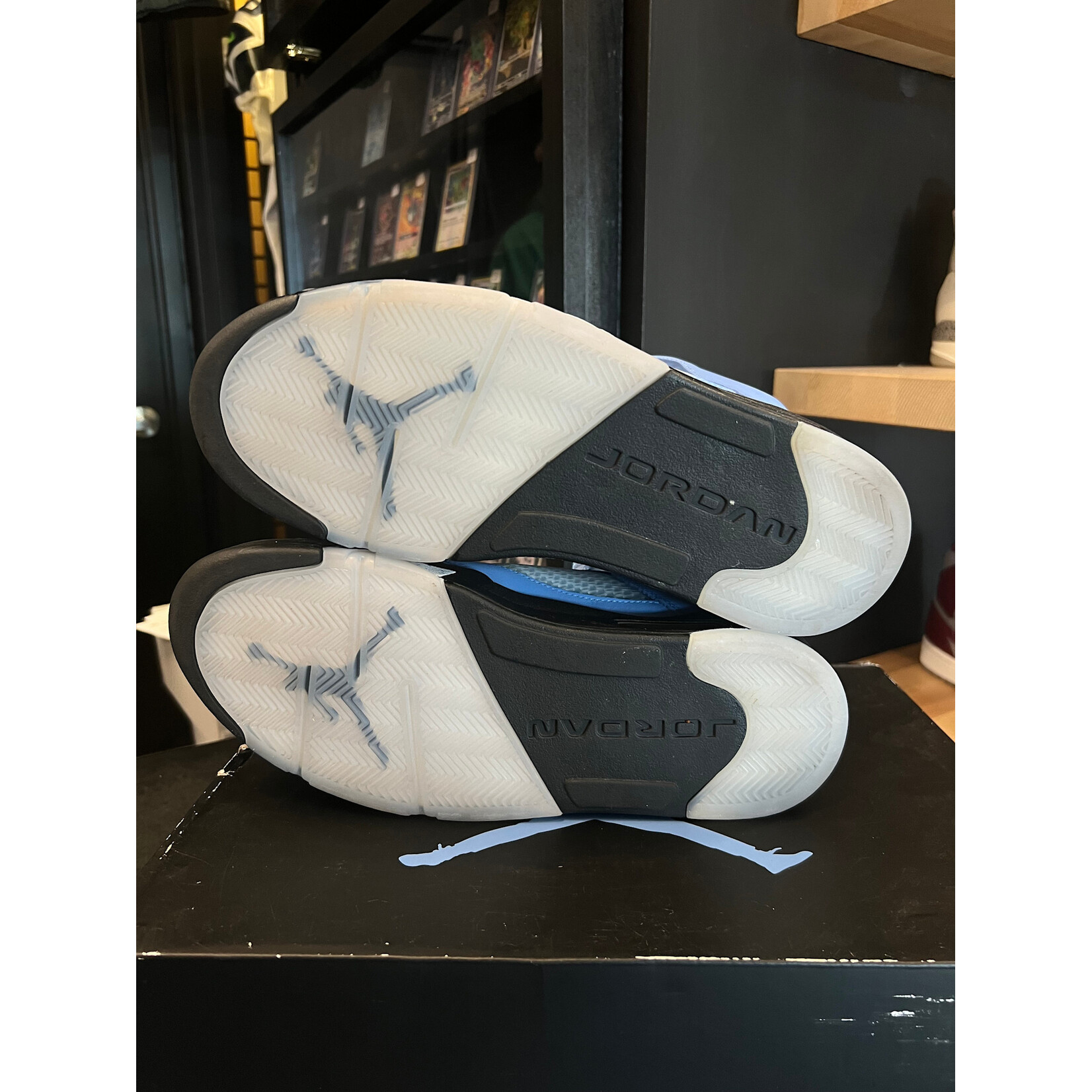 Jordan Jordan 5 Retro UNC University Blue Size 11, PREOWNED