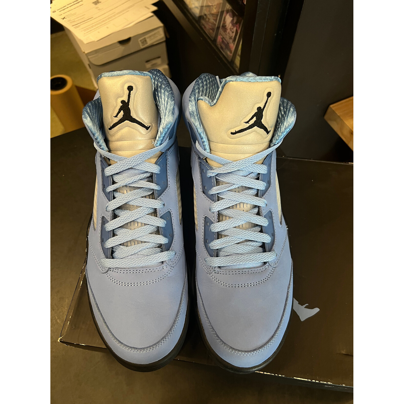 Jordan Jordan 5 Retro UNC University Blue Size 11, PREOWNED