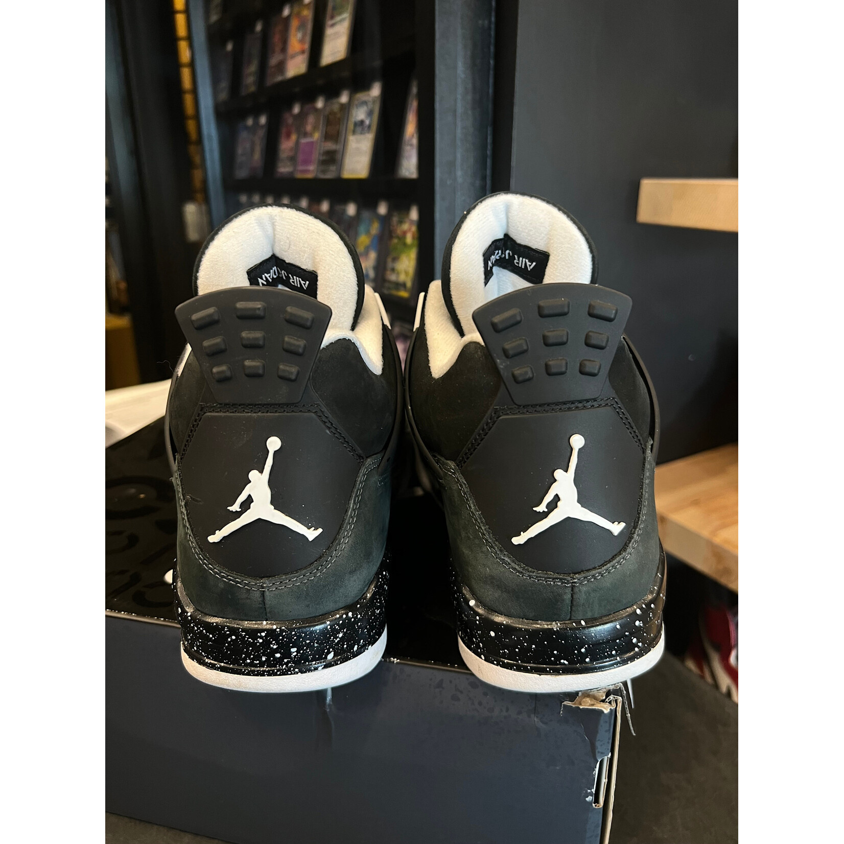 Jordan Jordan 4 Retro Fear (2024) Size 11, PREOWNED