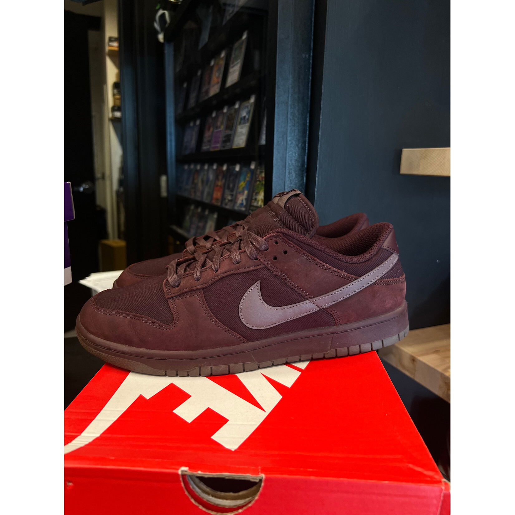 Nike Nike Dunk Low Retro Premium Burgundy Crush Size 11, PREOWNED
