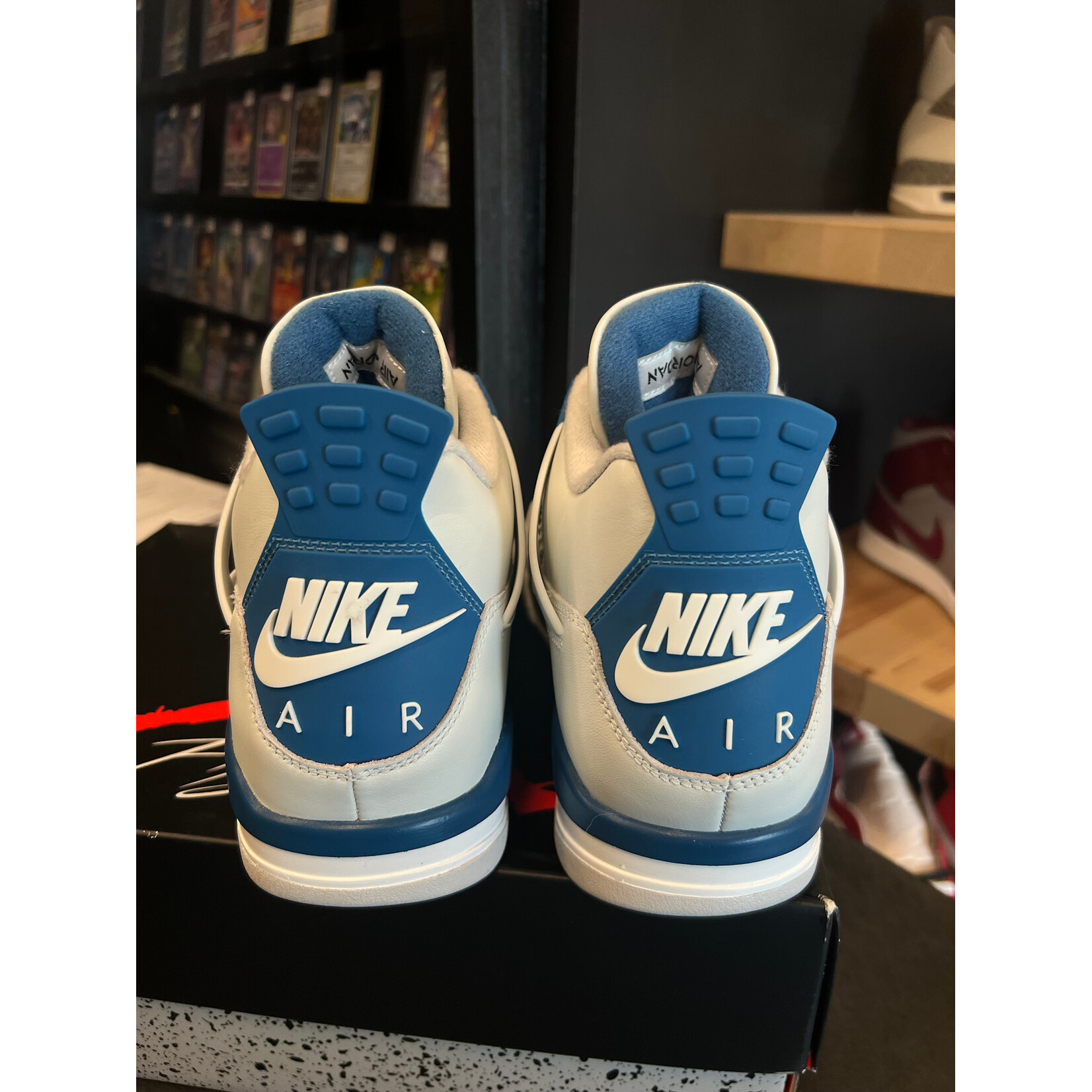 Jordan Jordan 4 Retro Military Blue (2024) Size 11, PREOWNED