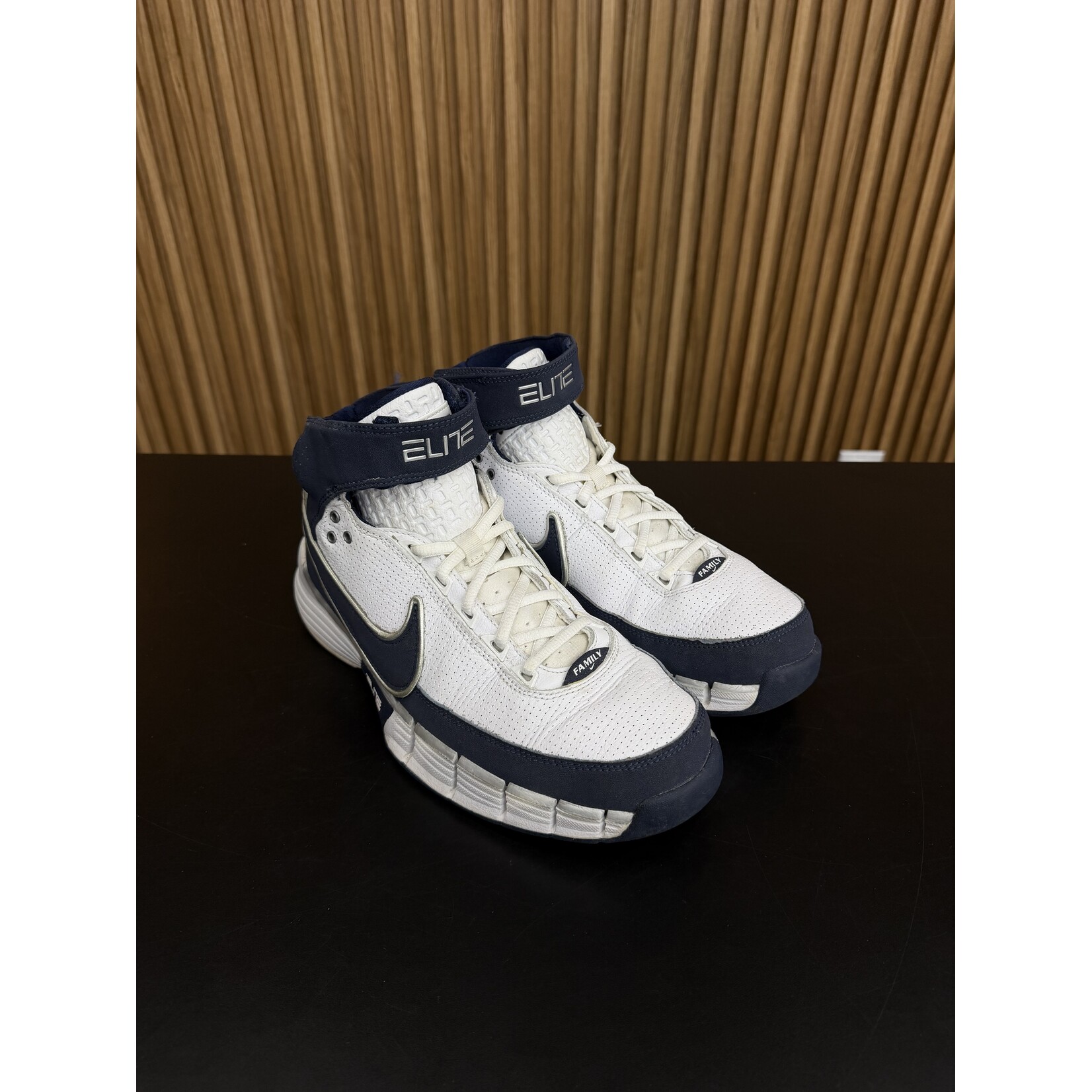 Nike Nike Air Huarache Elite II Family White Navy Size 9, PREOWNED