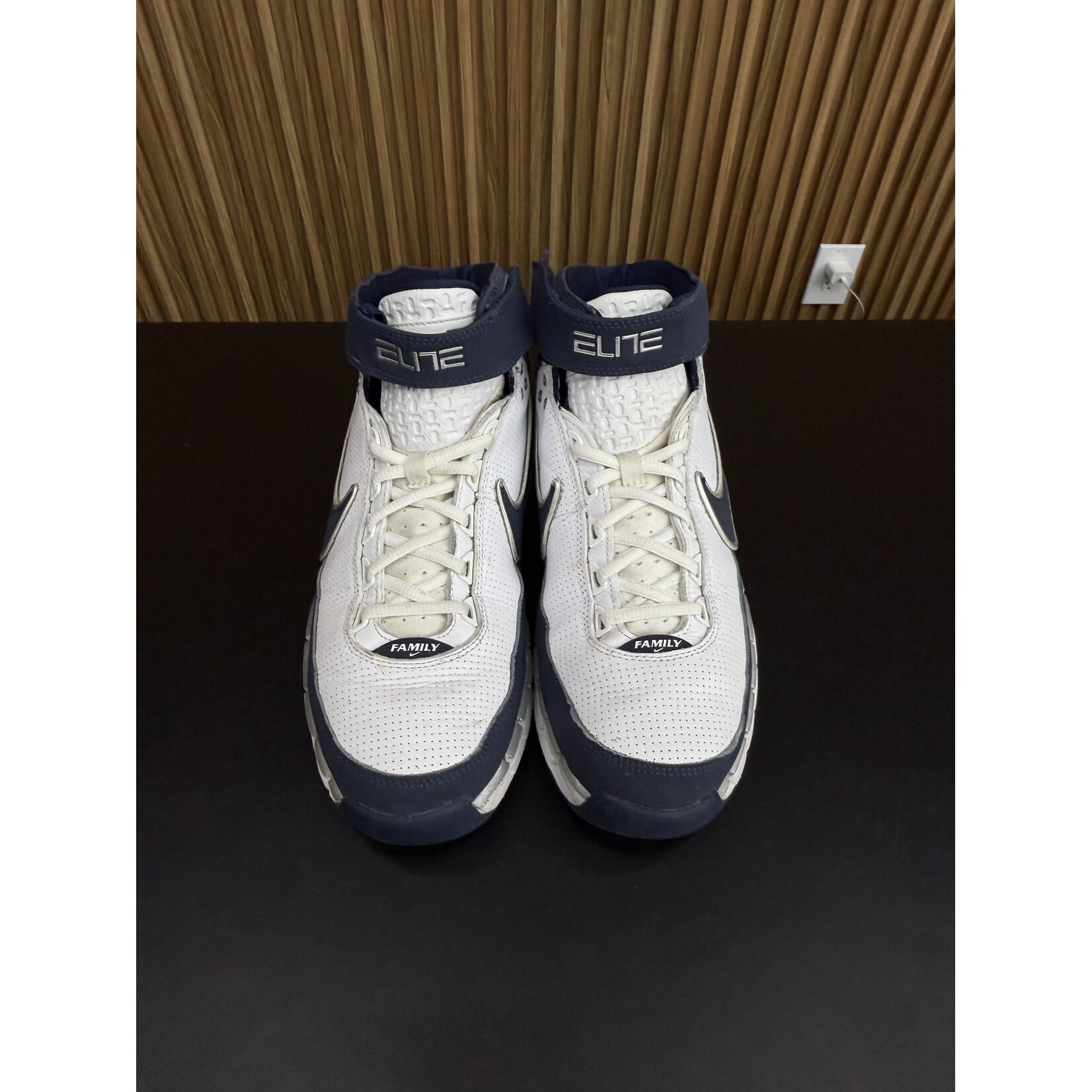 Nike Nike Air Huarache Elite II Family White Navy Size 9, PREOWNED