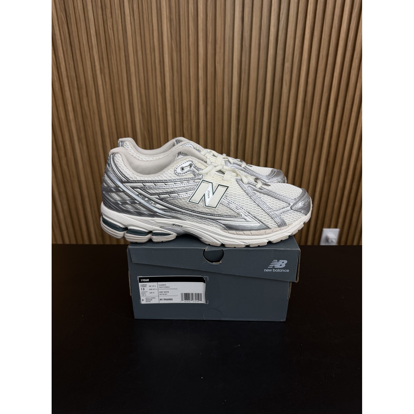 New New Balance 1906R Silver Metallic Sea Salt Size 13, PREOWNED