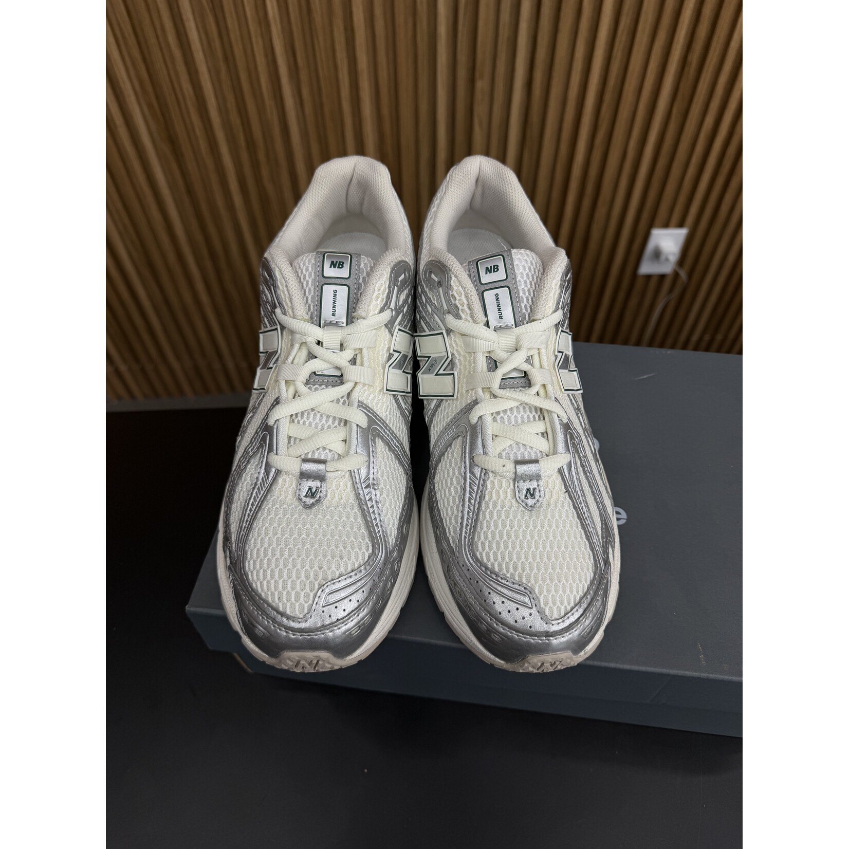 New New Balance 1906R Silver Metallic Sea Salt Size 13, PREOWNED