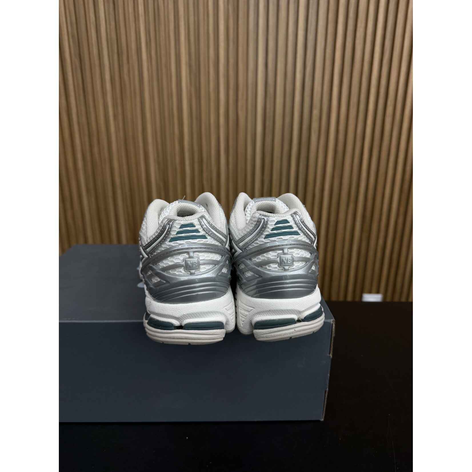 New New Balance 1906R Silver Metallic Sea Salt Size 13, PREOWNED