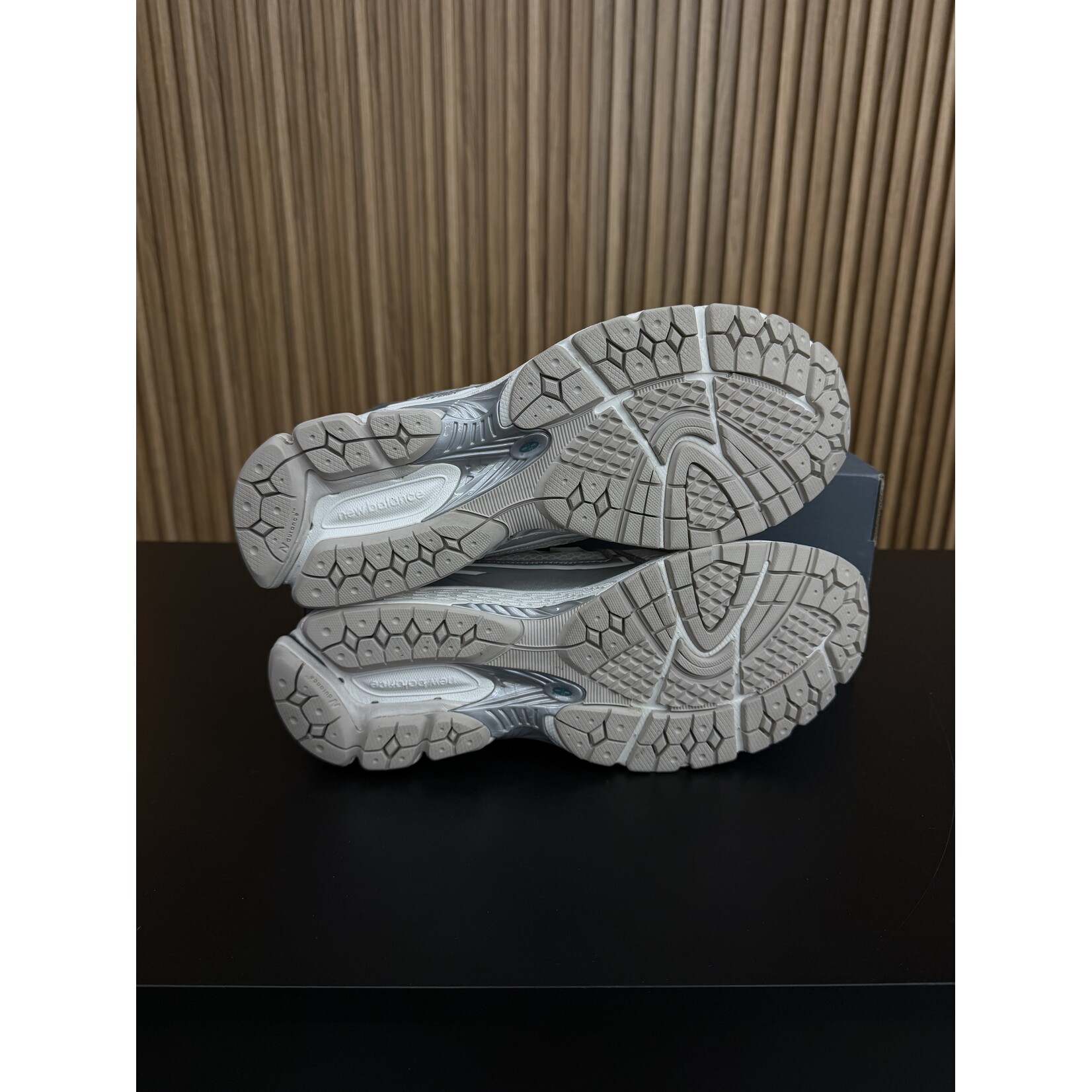 New New Balance 1906R Silver Metallic Sea Salt Size 13, PREOWNED