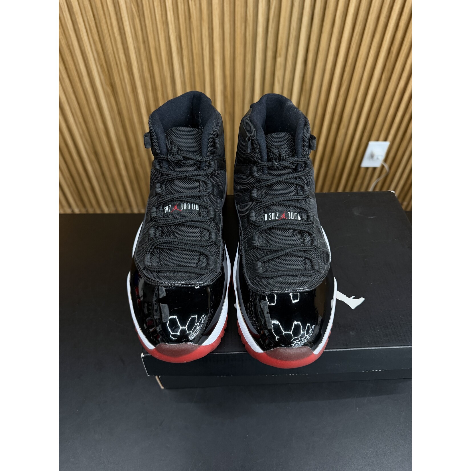 Jordan Jordan 11 Retro Playoffs (2012) Size 8.5, PREOWNED
