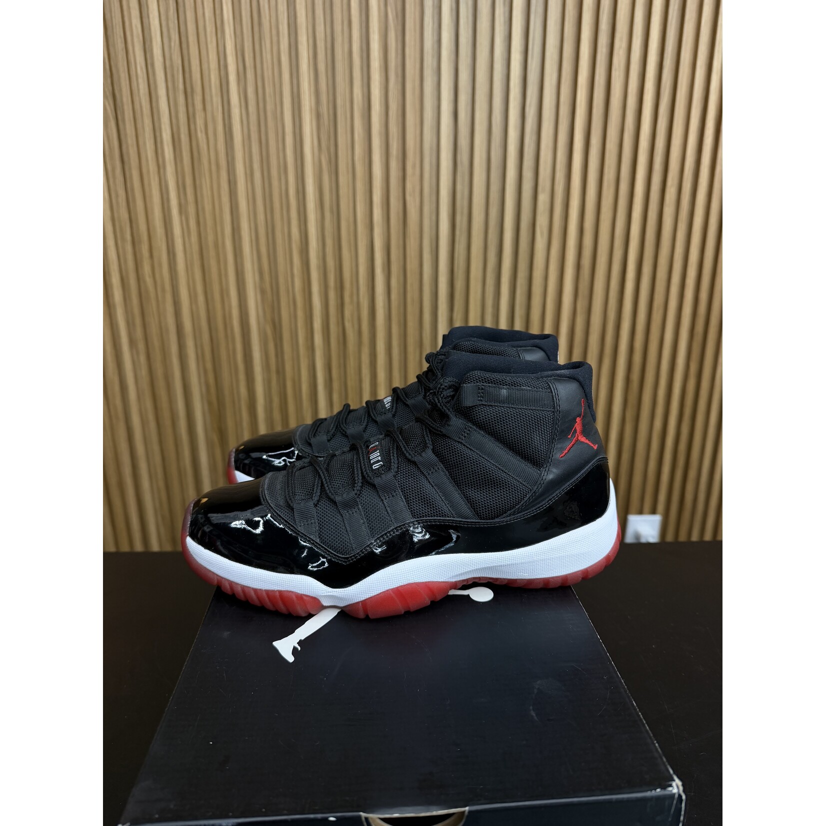 Jordan Jordan 11 Retro Playoffs (2012) Size 8.5, PREOWNED