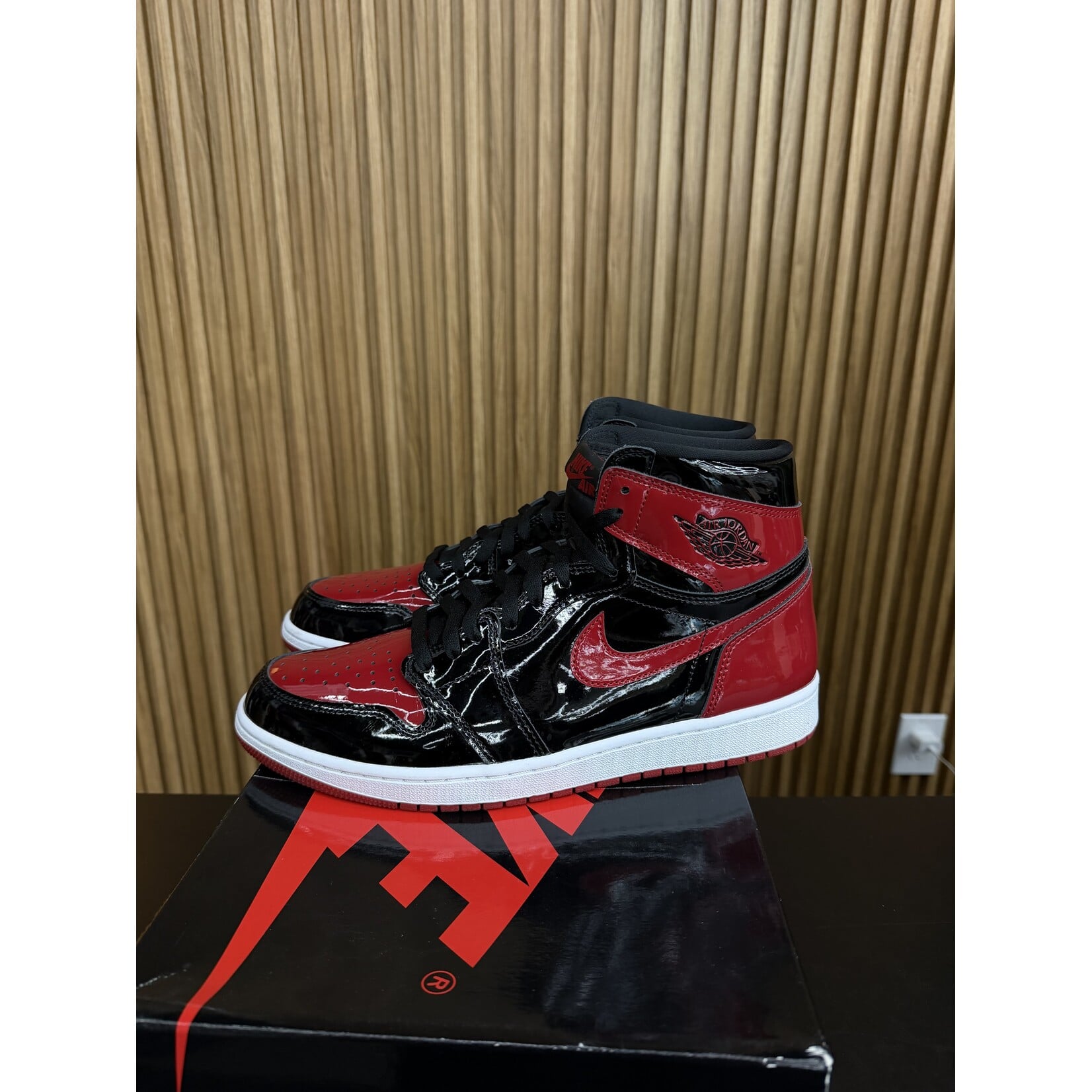 Jordan Jordan 1 Retro High OG Patent Bred Size 12, PREOWNED