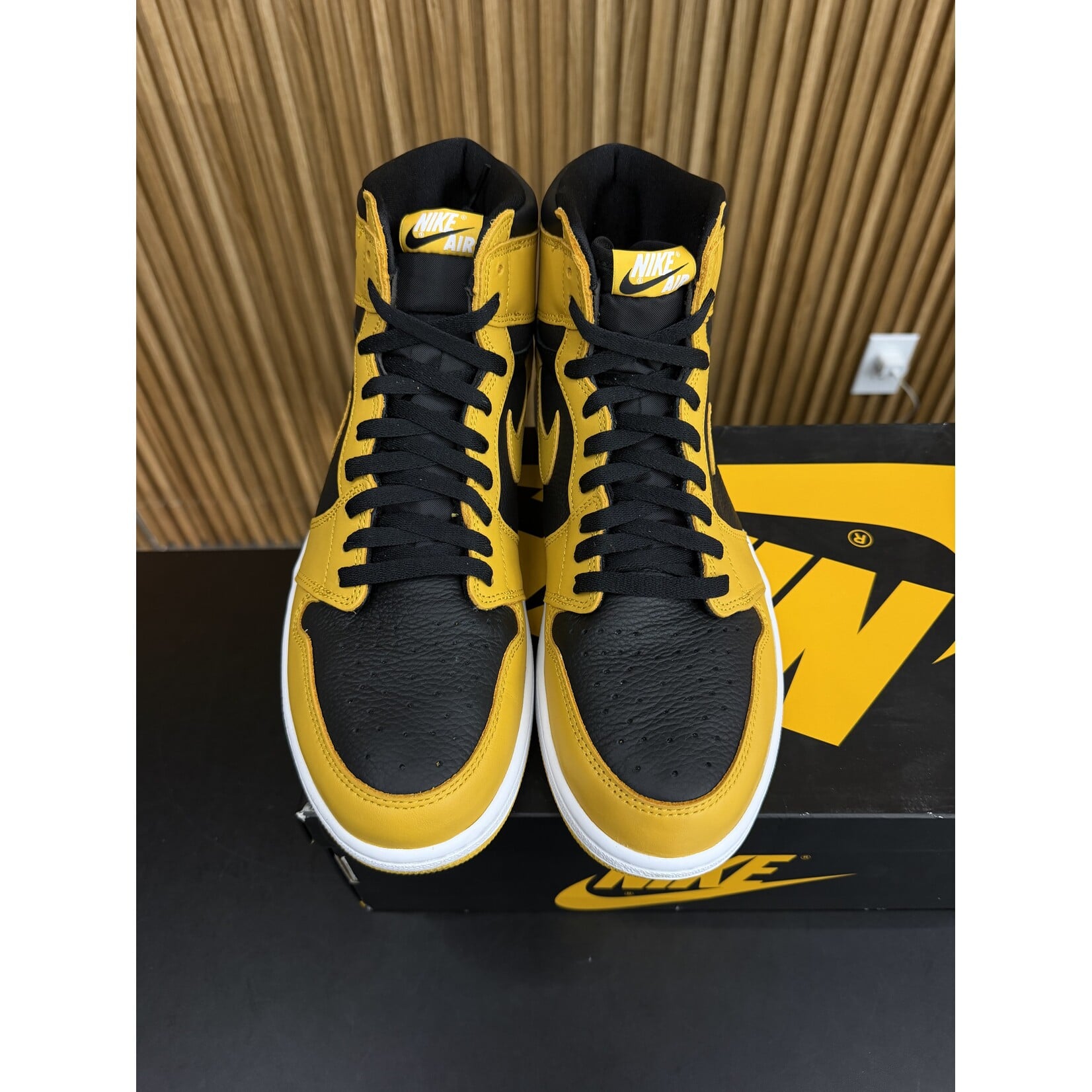 Jordan Jordan 1 Retro High Pollen Size 12, PREOWNED
